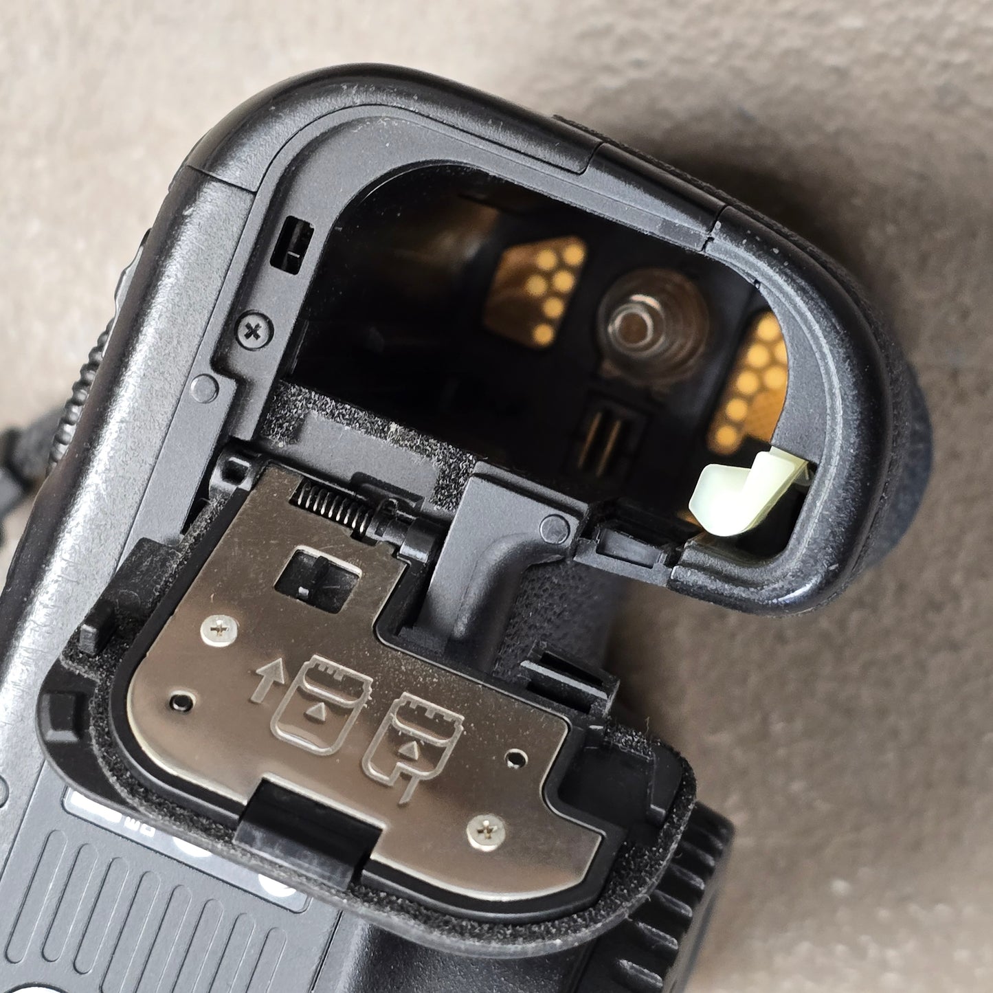 Canon EOS 6D DSLR Camera Body S# 052024003447