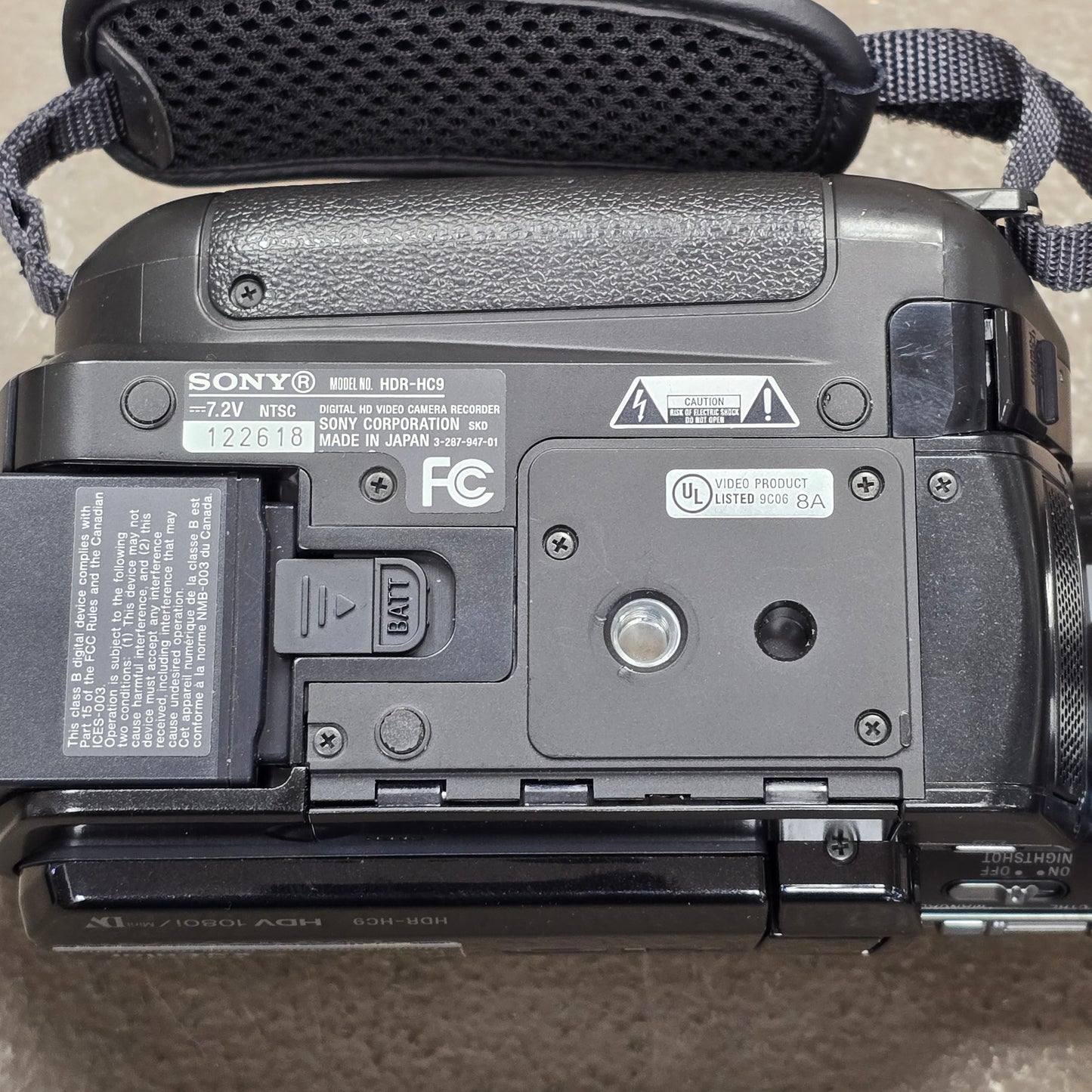 Sony HDR-HC9 HDV Mini DV 1080i Camcorder Package (NTSC) S# 122618