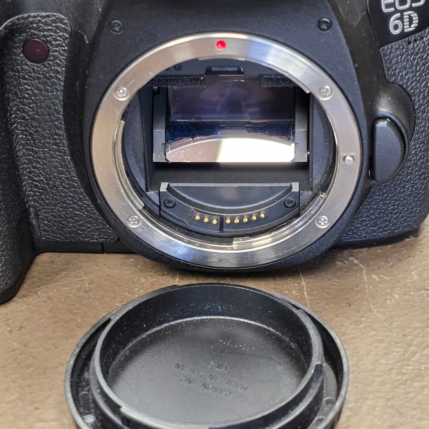 Canon EOS 6D DSLR Camera Body S# 052024003447