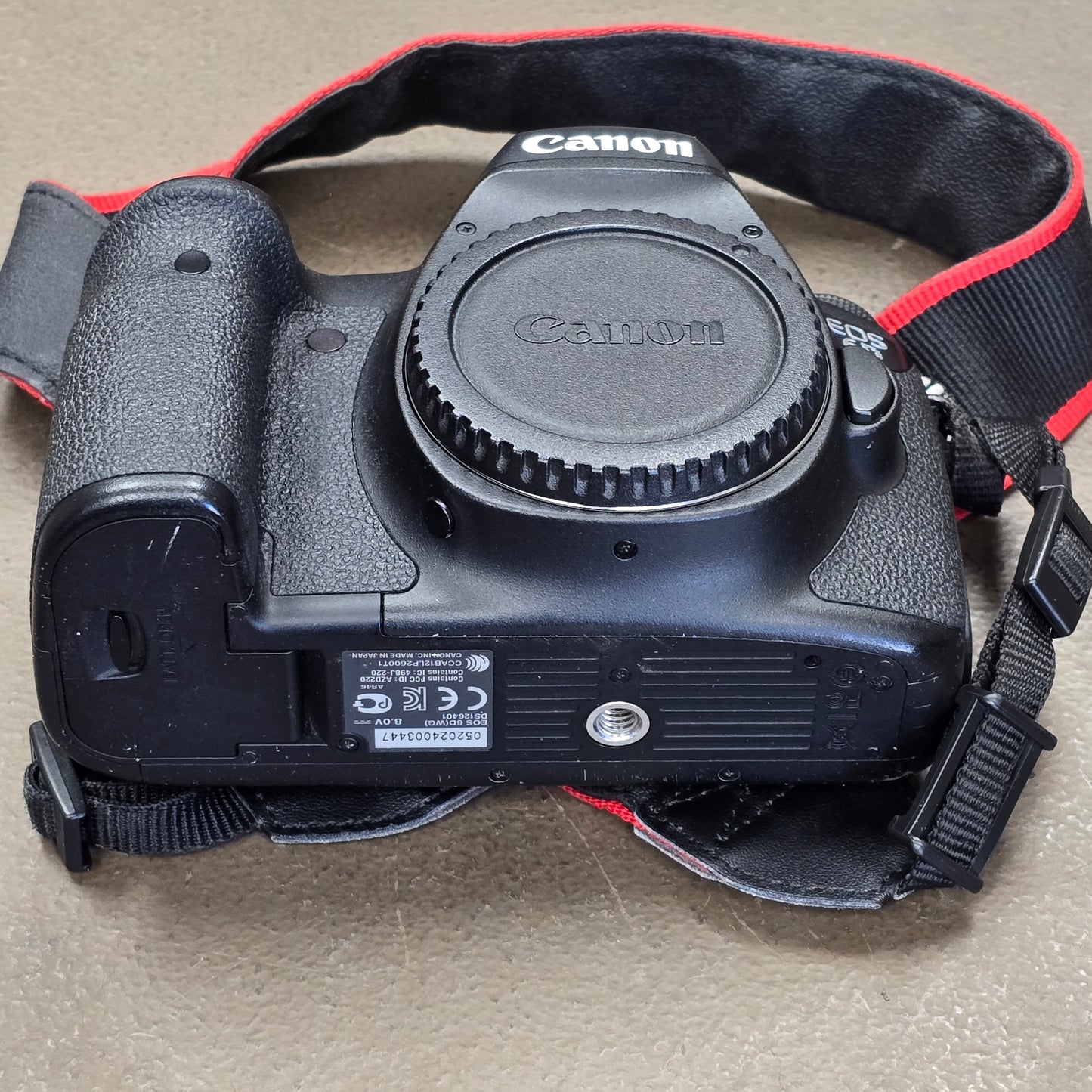 Canon EOS 6D DSLR Camera Body S# 052024003447