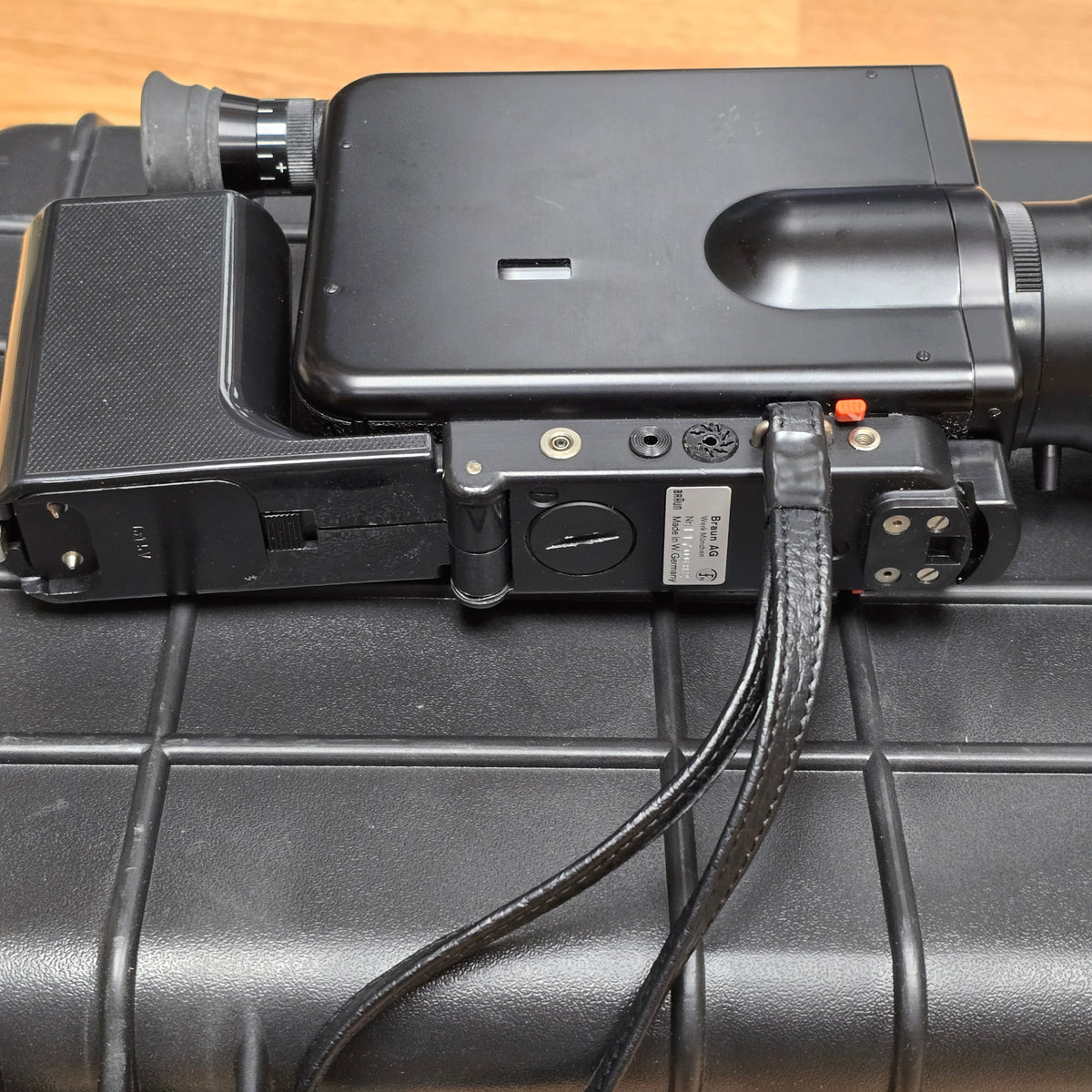 Nizo 801 Super 8mm Camera (Black Version) S# 1170082 With Case