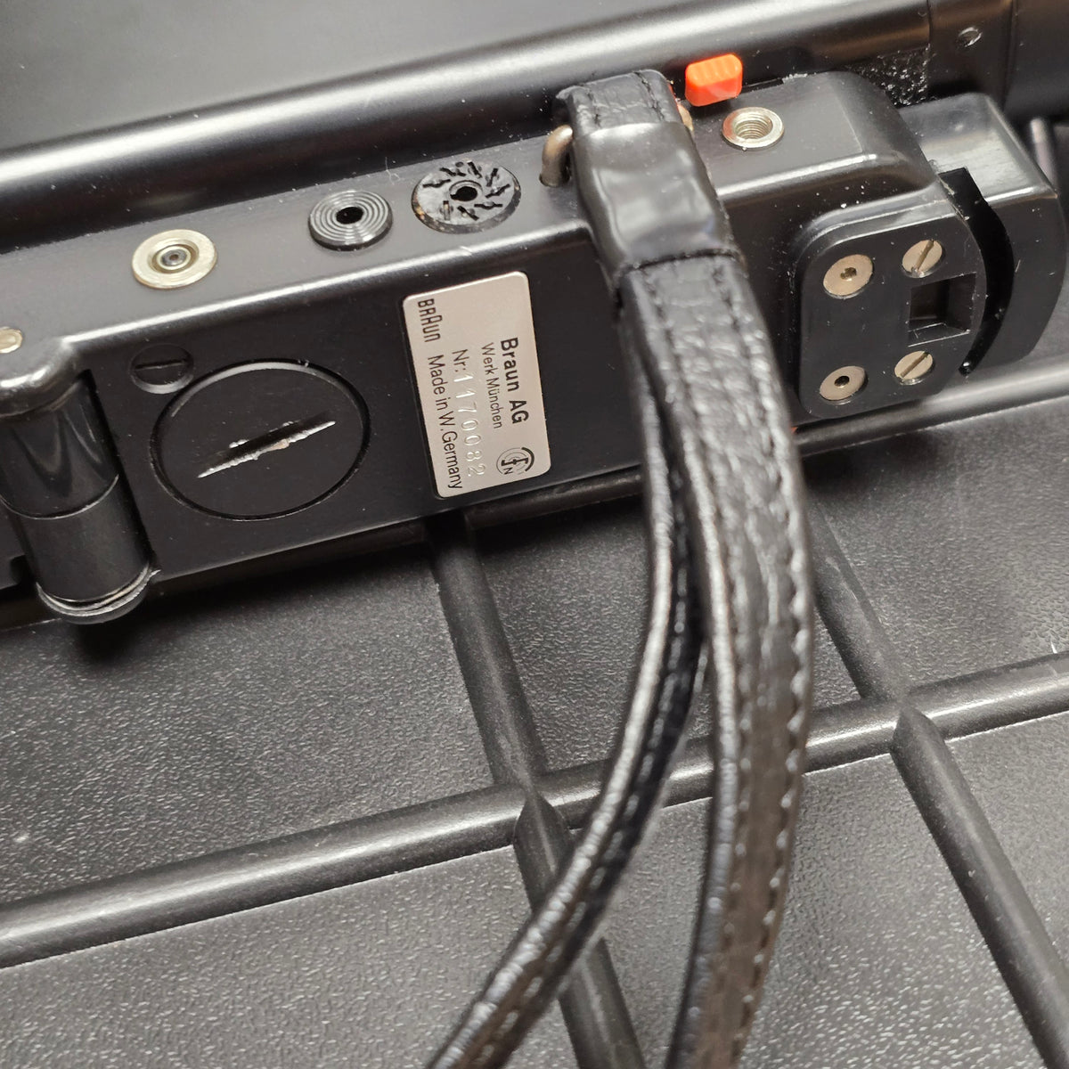 Nizo 801 Super 8mm Camera (Black Version) S# 1170082 With Case