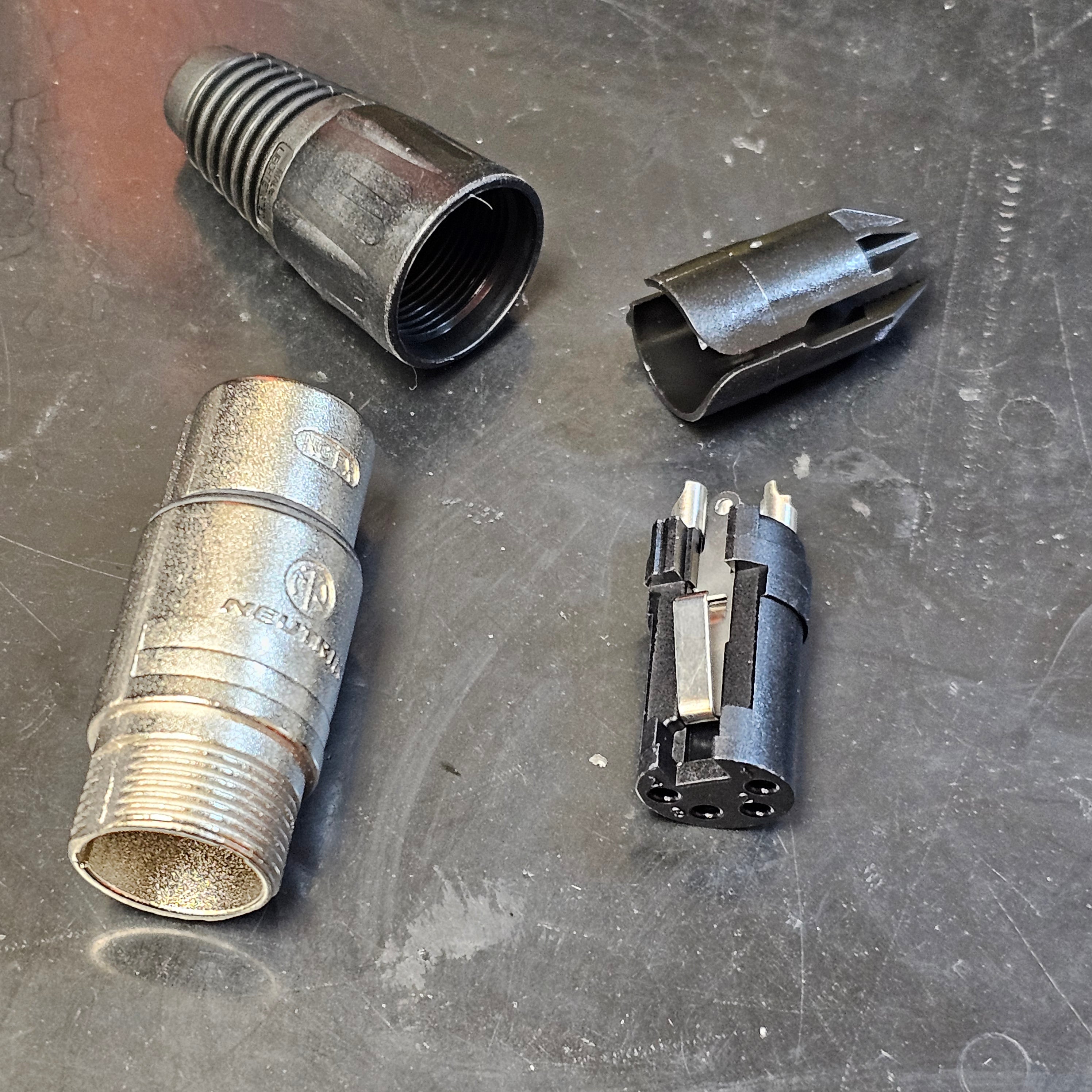 Neutrik NC4FX 4-pin XLR Female connector – Du-All Camera