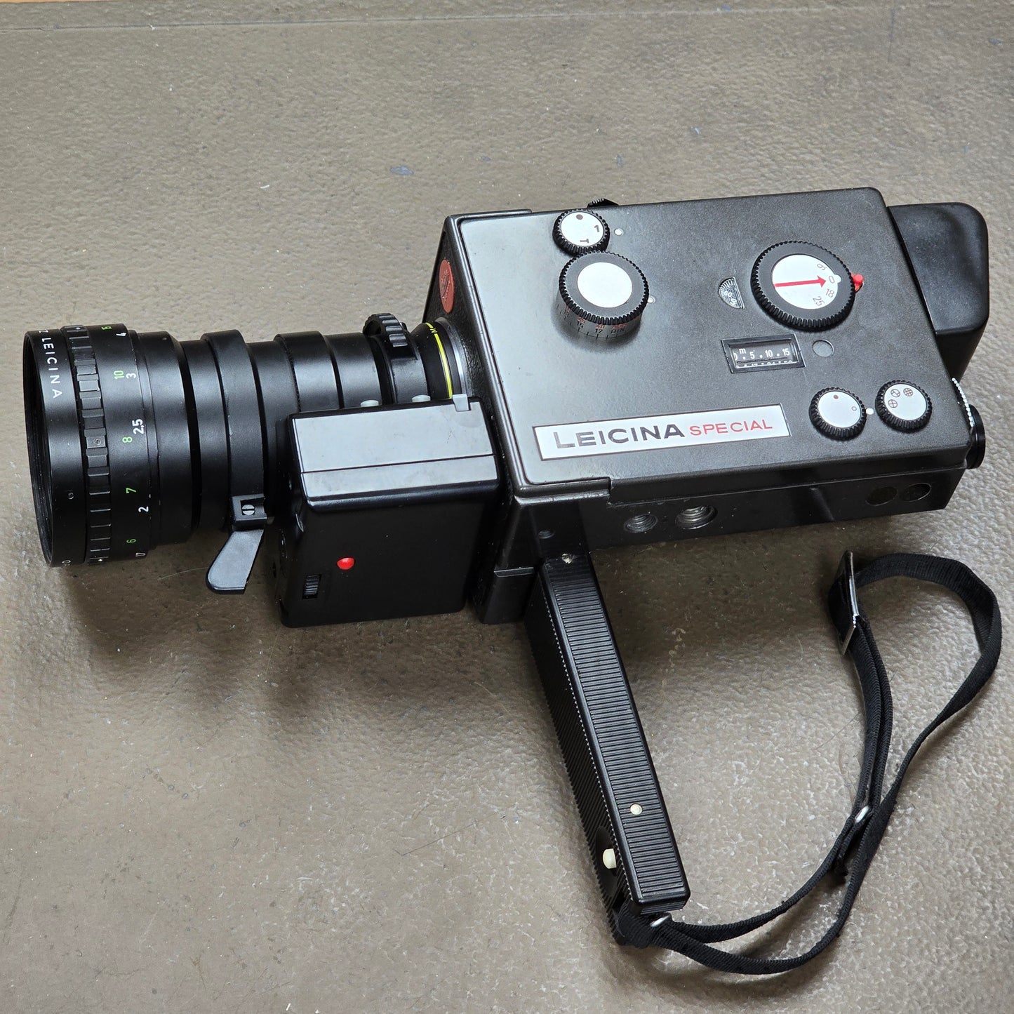 Leicina Special Super 8mm Camera S# 083417 with Optivaron 6-66mm Zoom lens S# 12424960