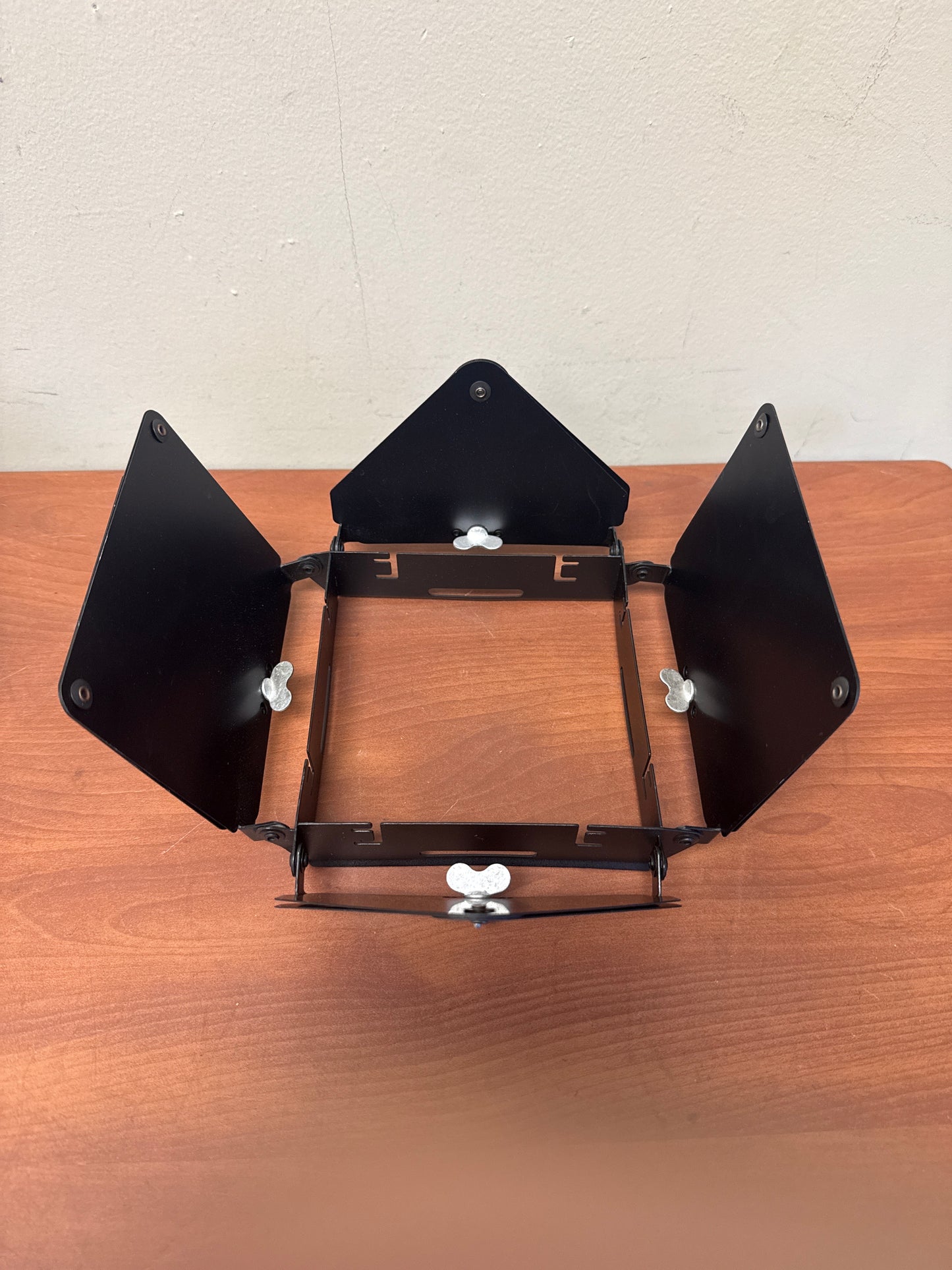 Lowel Complete 4-Leaf Barndoor for Omni Light