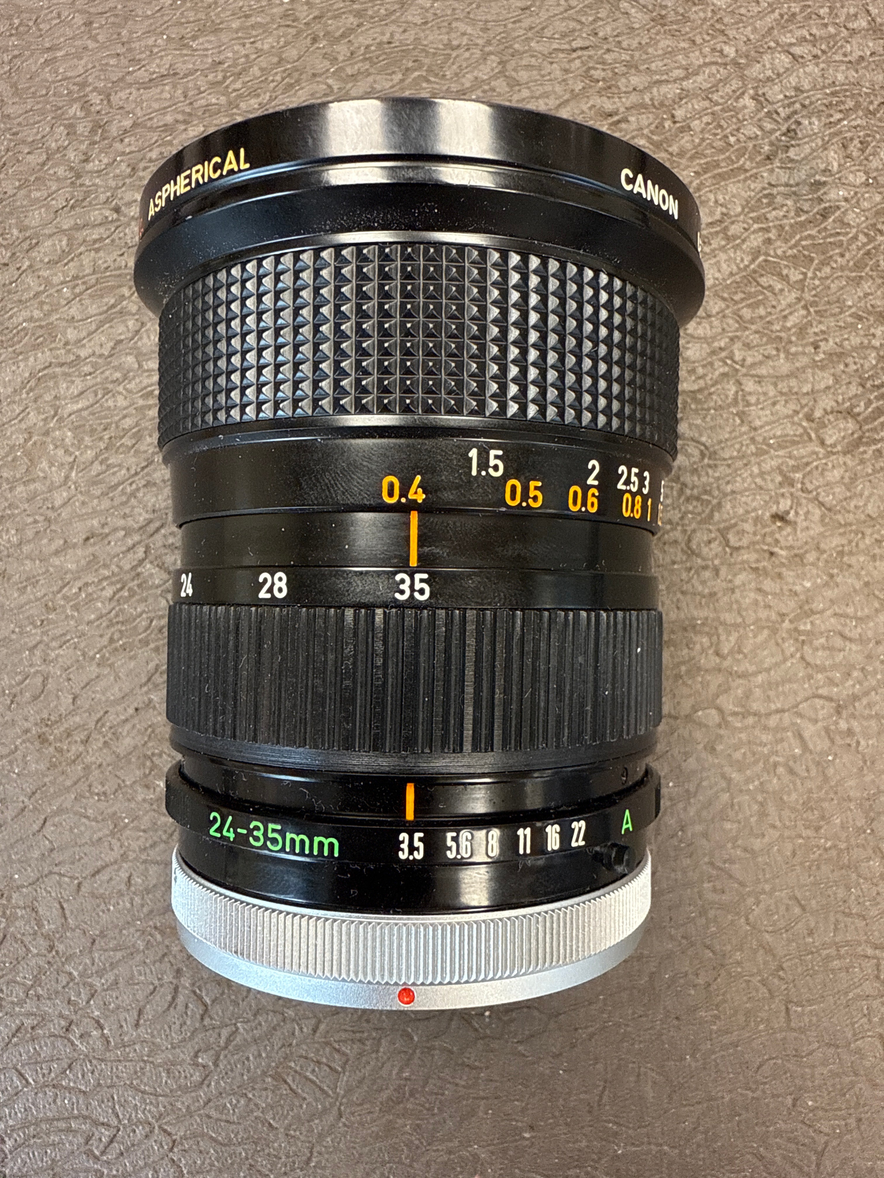 Canon FD 24-35mm f/3.5 S.S.C. Aspherical Zoom Lens S# 13493 – Du
