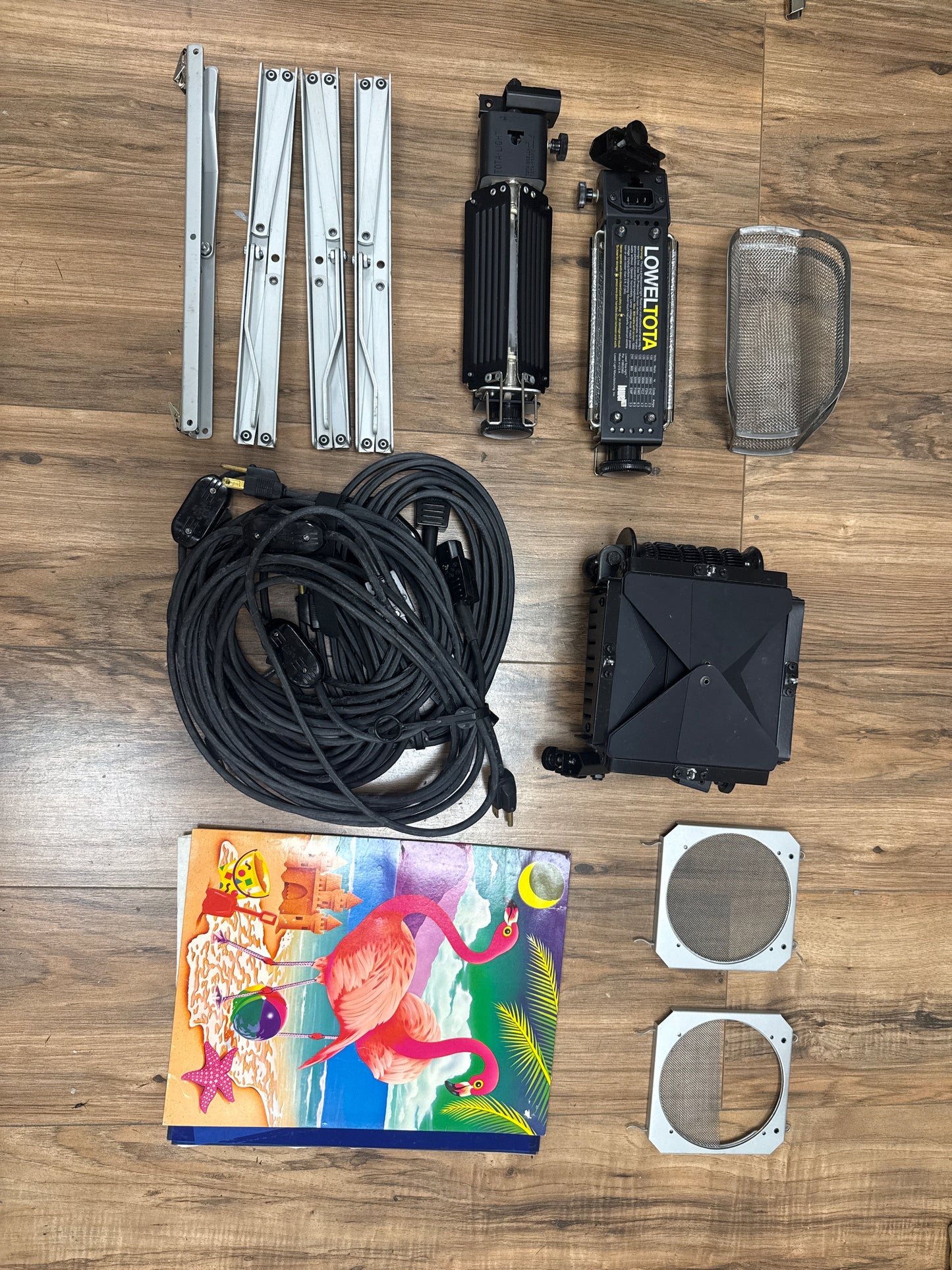 Lowel Light Kit w/ 2 Totas, 2 Omnis 4 stands, 2 umbrellas, 1 travel case (lightly used)