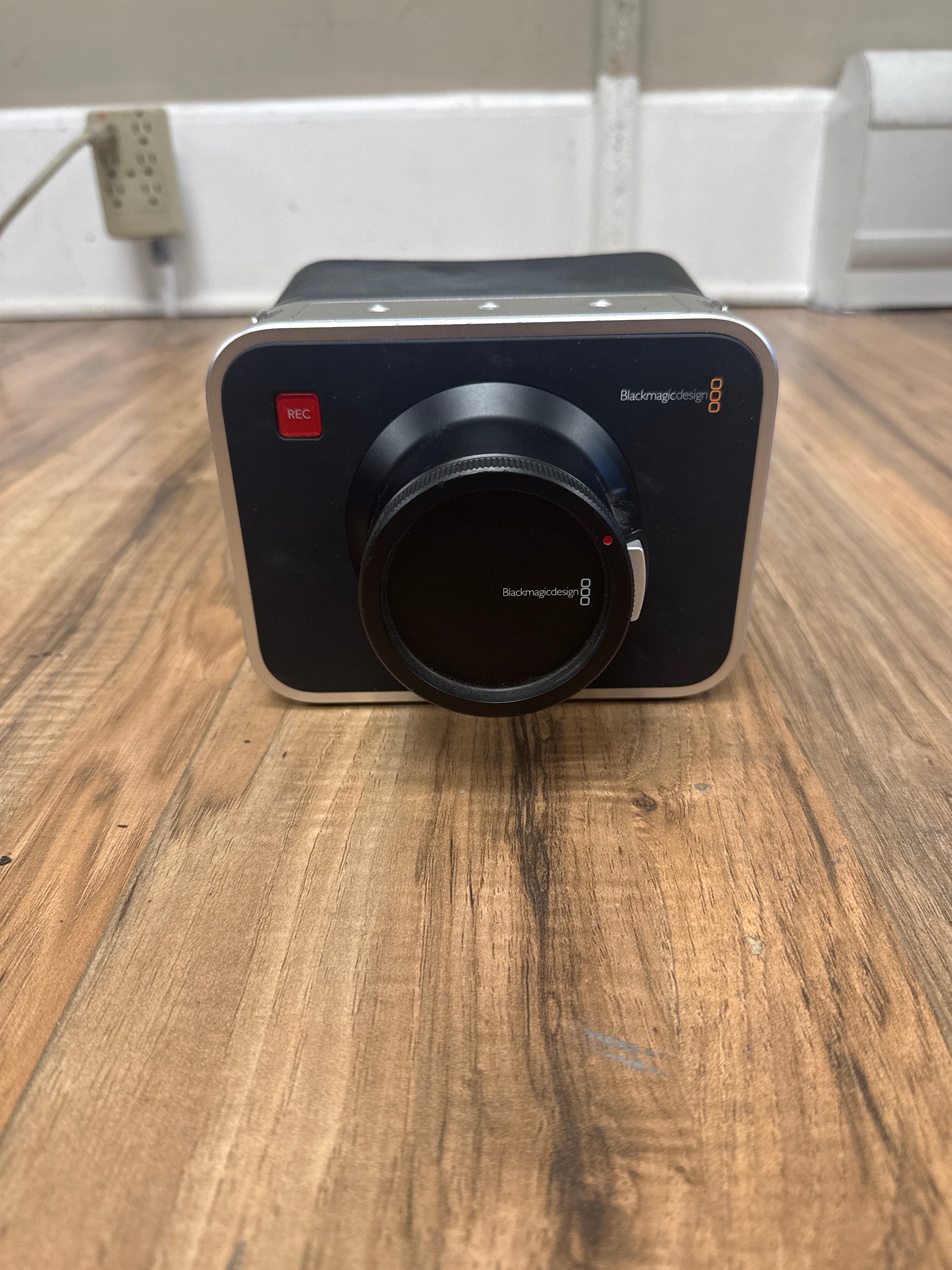 Black Magic Design 2.5k Production Camera (used) – Du-All Camera