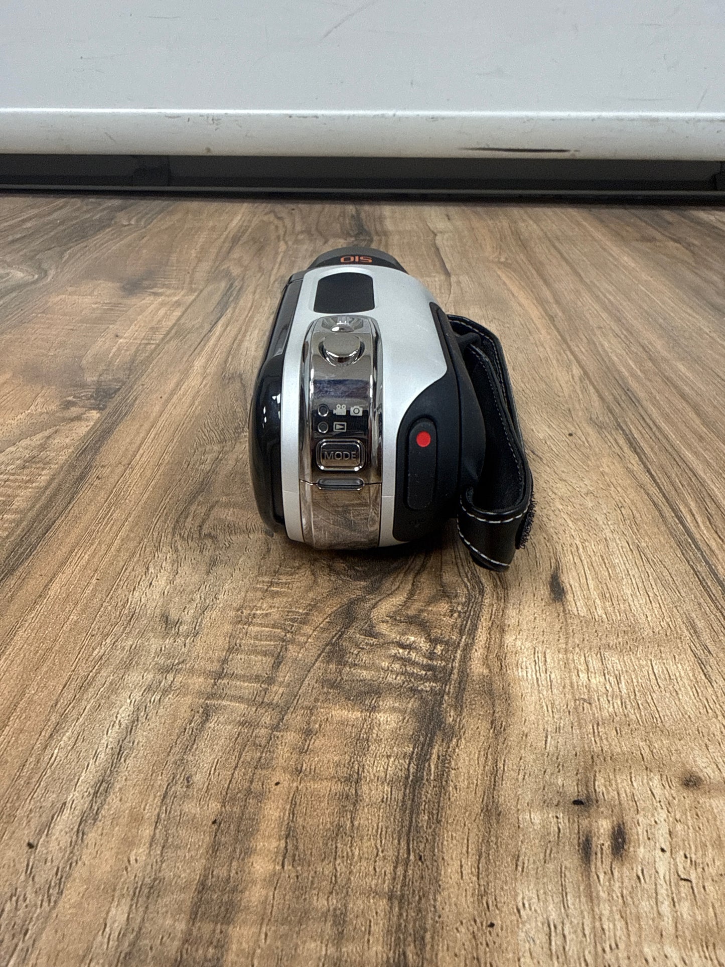 Samsung HMX-H100 Compact Full High Definition Camcorder