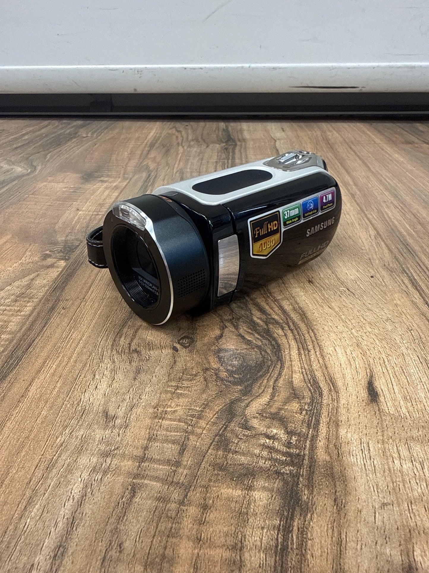 Samsung HMX-H100 Compact Full High Definition Camcorder