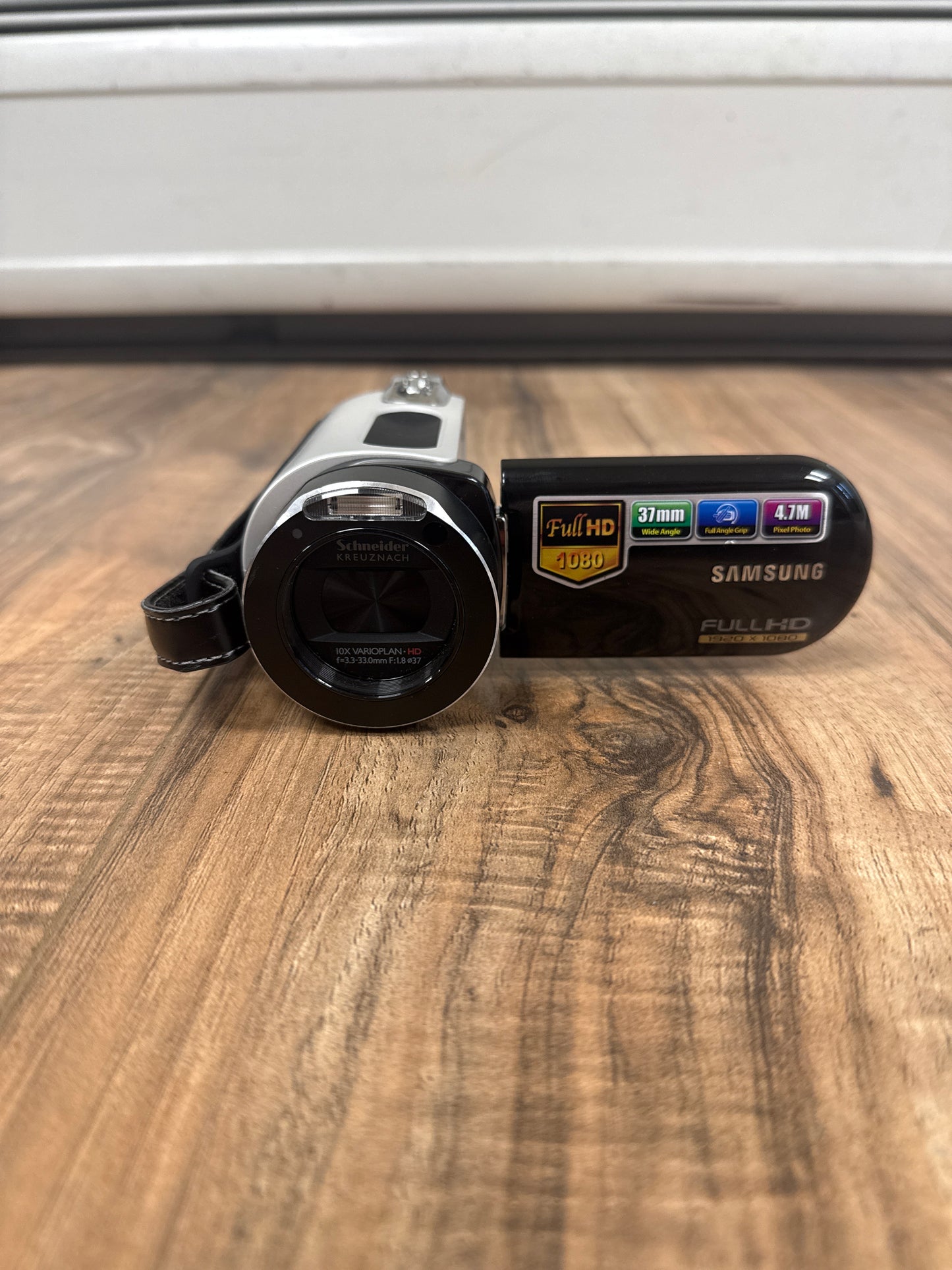 Samsung HMX-H100 Compact Full High Definition Camcorder