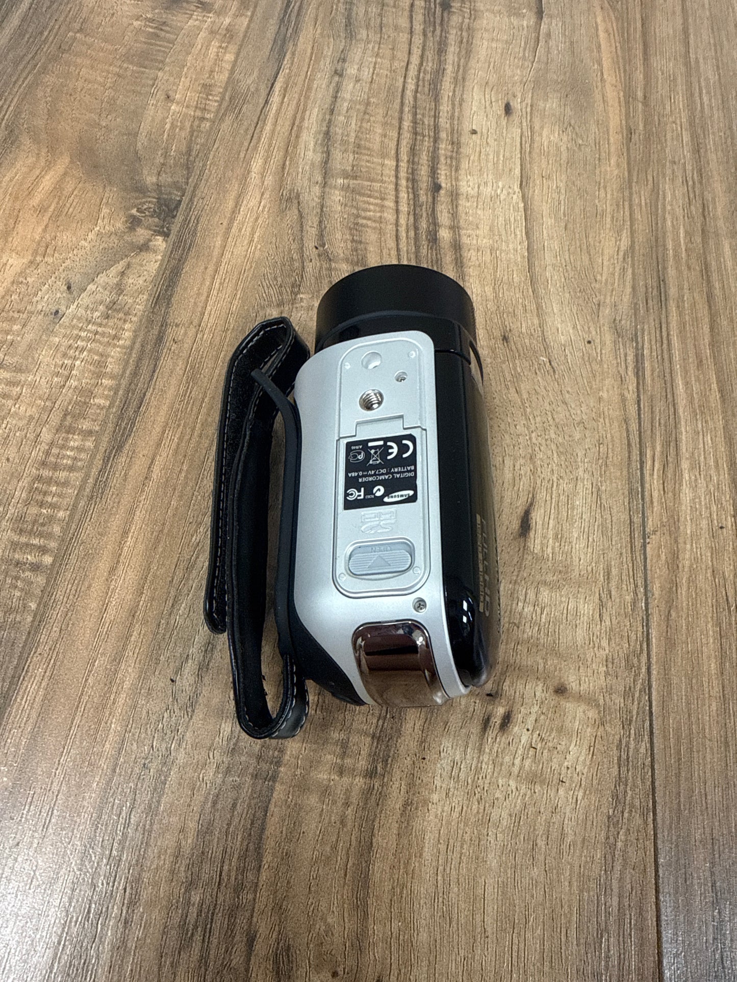 Samsung HMX-H100 Compact Full High Definition Camcorder