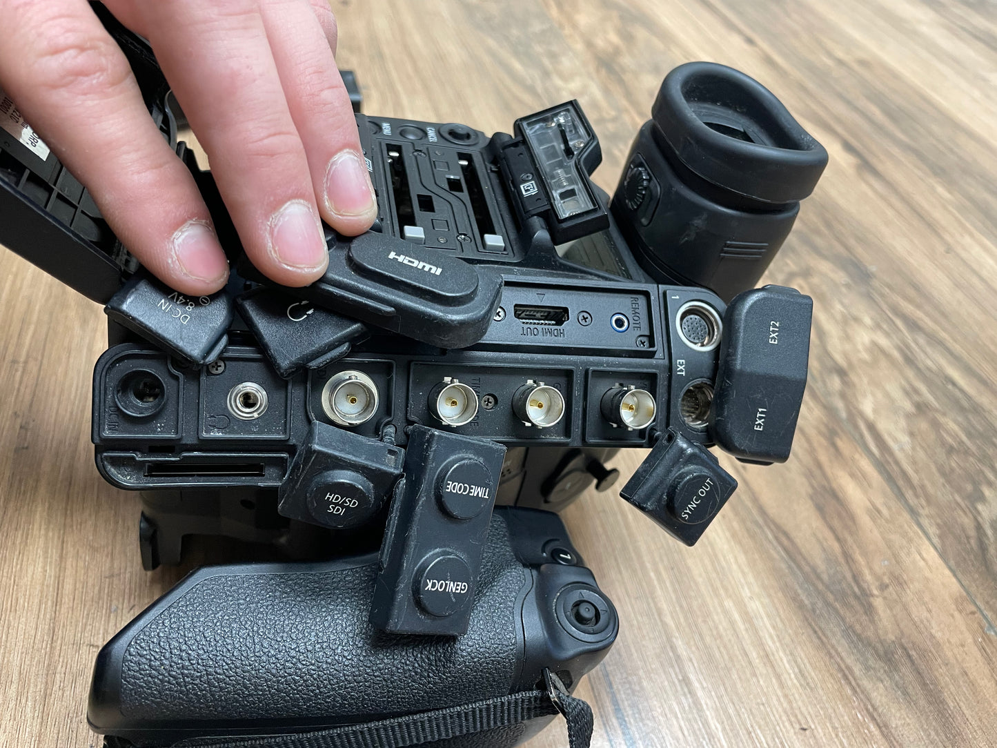 Canon EOS C300 EF Non-Dual-Pixel AF Cinema Camera