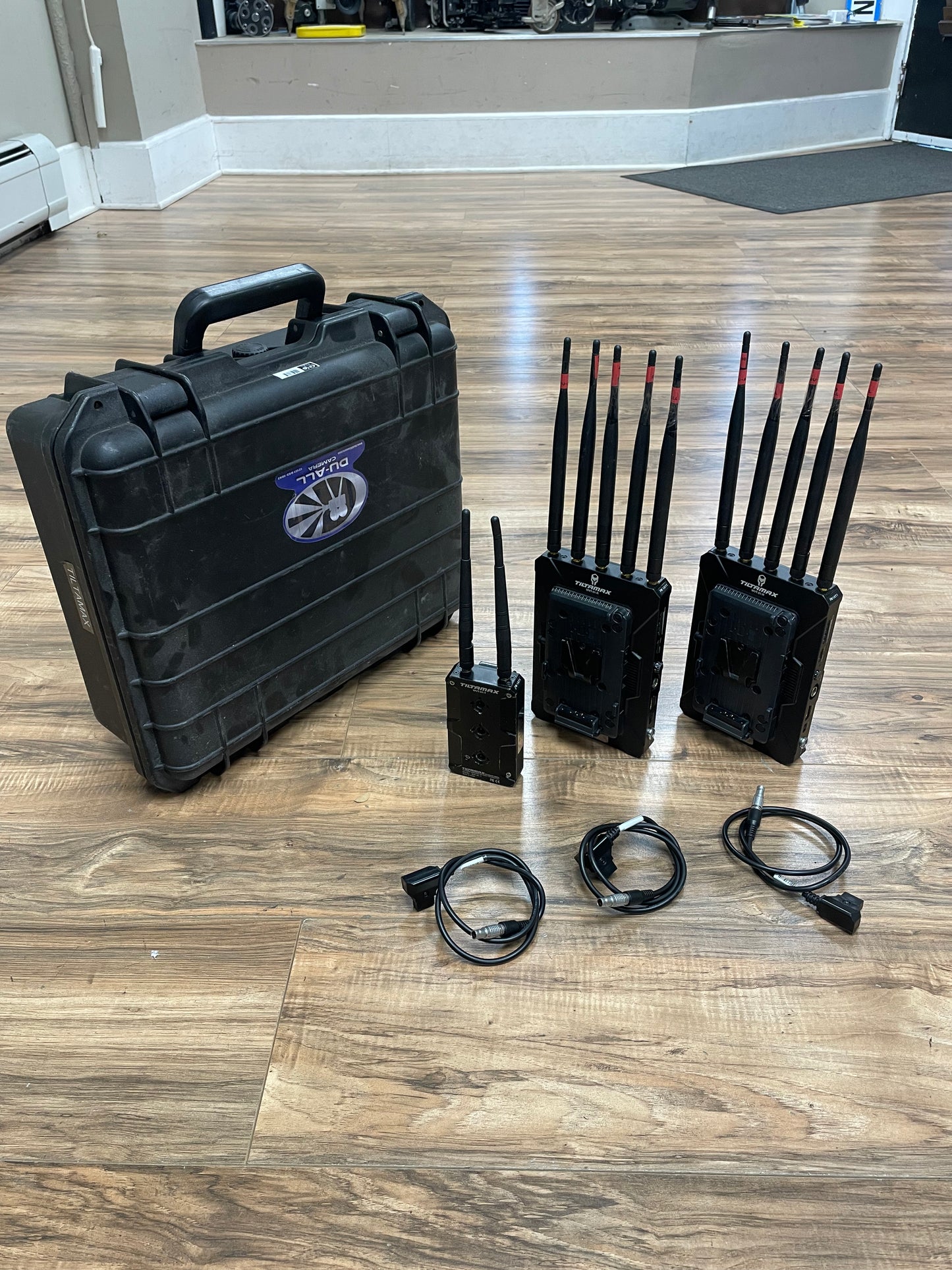 TiltaMax Wireless HD Video Transmission Suite WVT‑01 // V-Mount // 1 Tx 2 Rx
