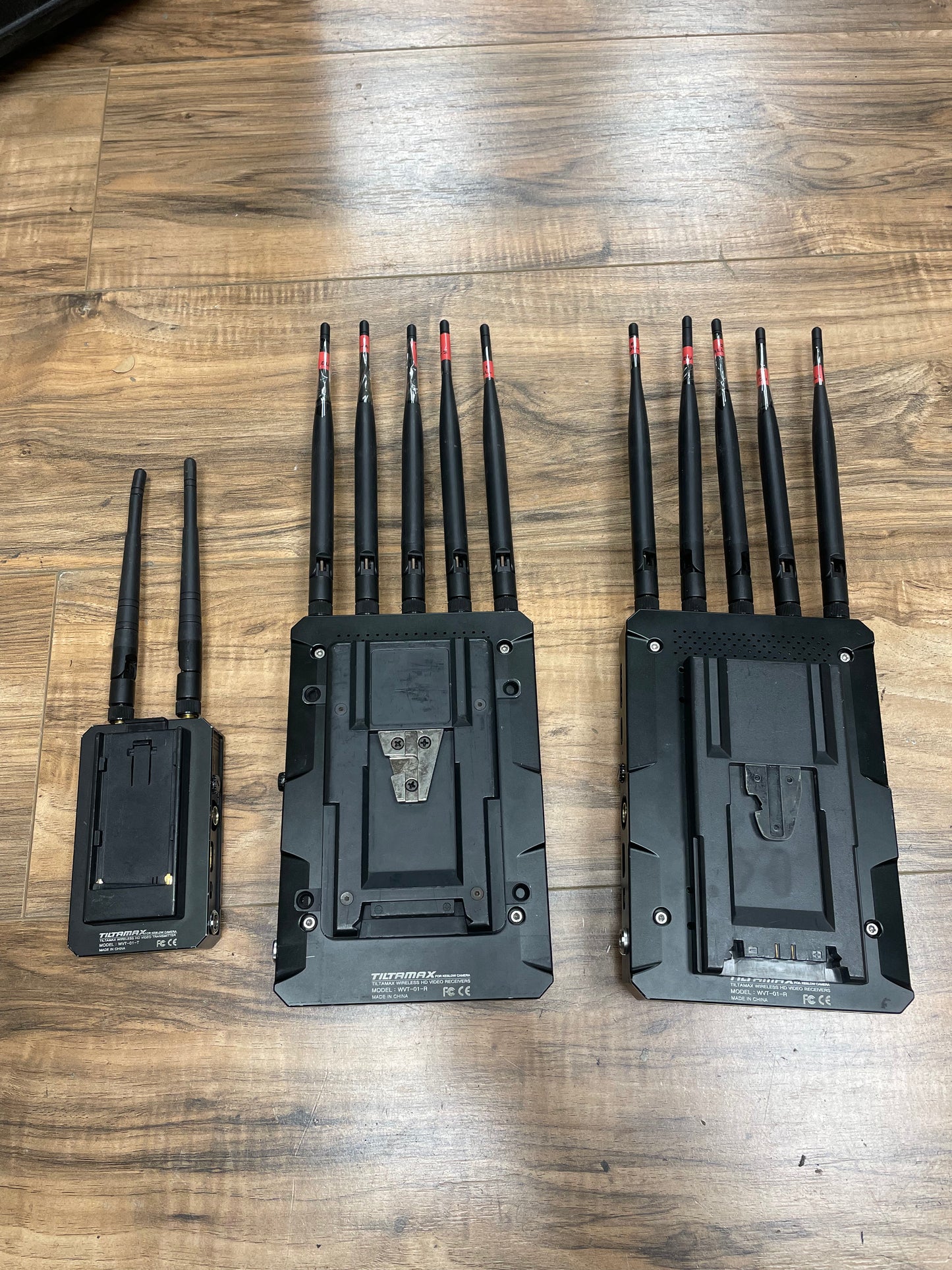 TiltaMax Wireless HD Video Transmission Suite WVT‑01 // V-Mount // 1 Tx 2 Rx