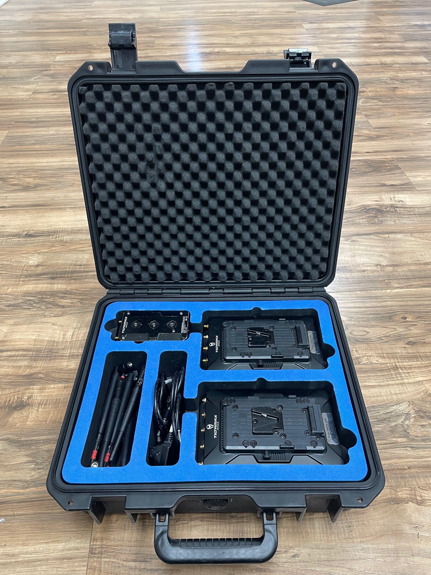 TiltaMax Wireless HD Video Transmission Suite WVT‑01 // V-Mount // 1 Tx 2 Rx