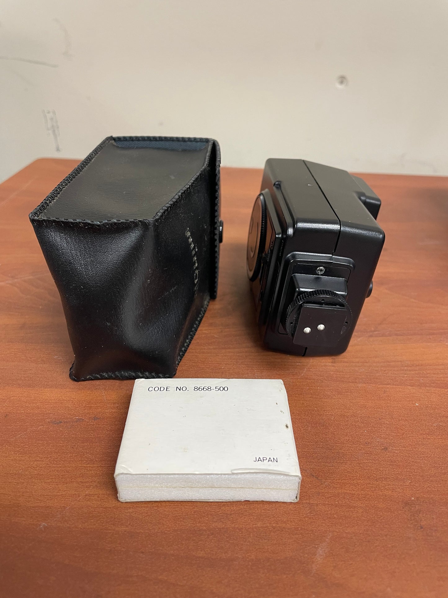 Minolta Auto Electroflash 200x Shoe Mount Flash Battery Operated w/ Case & Manual