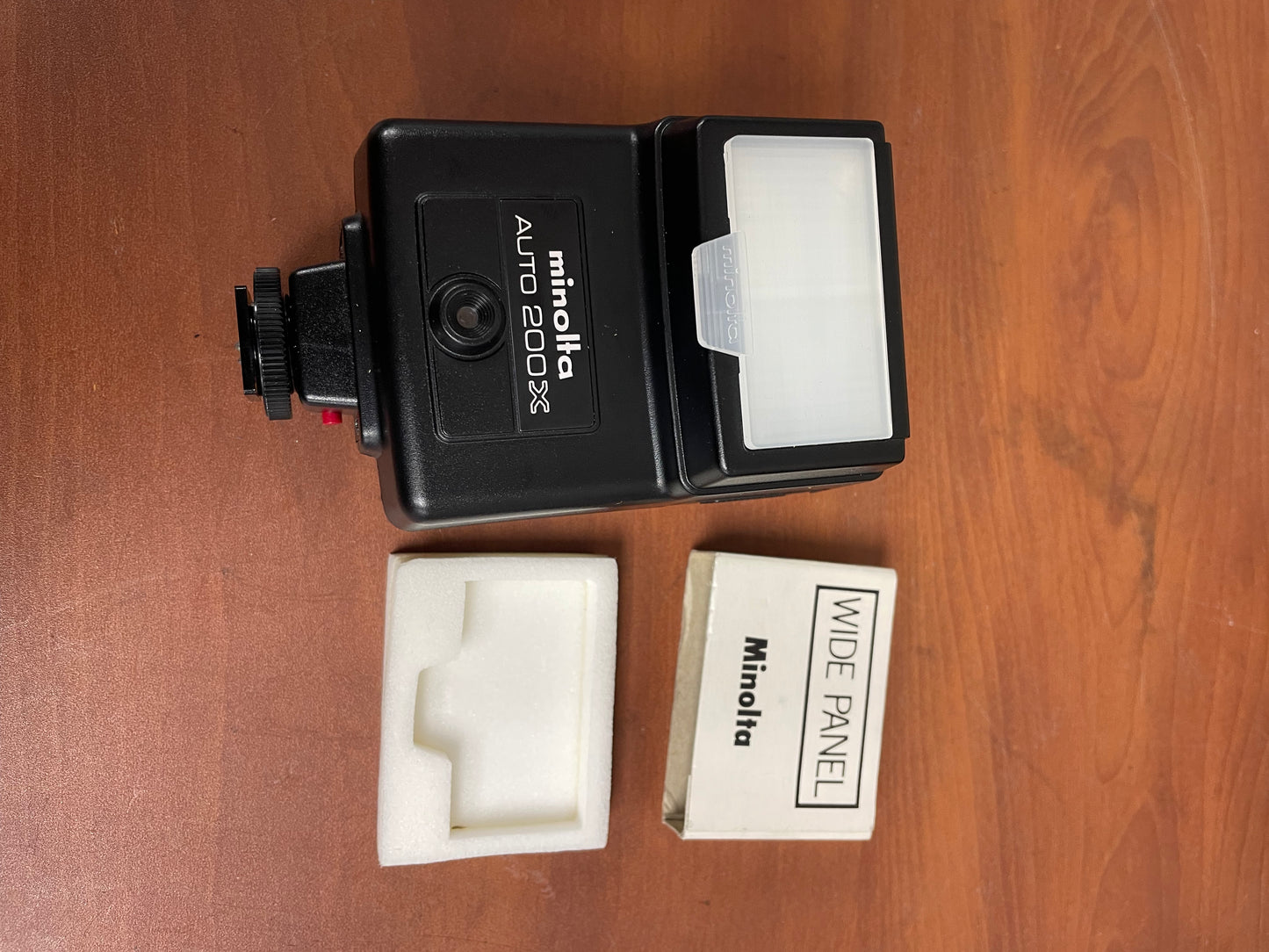 Minolta Auto Electroflash 200x Shoe Mount Flash Battery Operated w/ Case & Manual