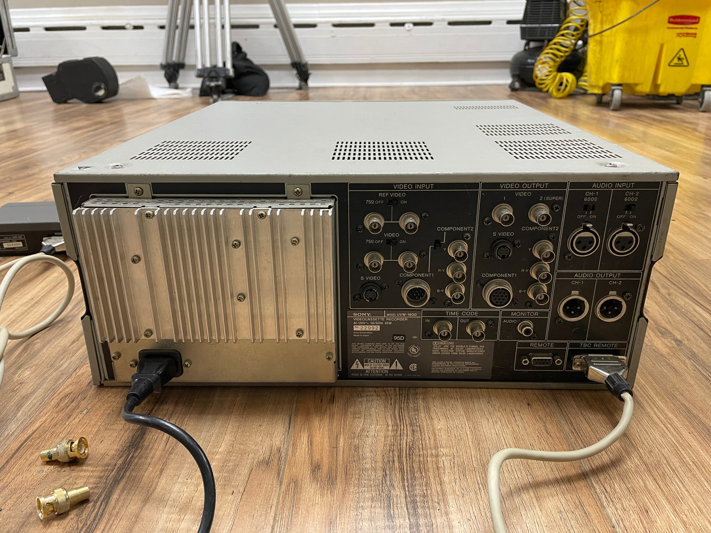 Sony UVW-1800 | Betacam SP VideoCassette Recorder w/ Sony UVR-60 Remote Control Unit