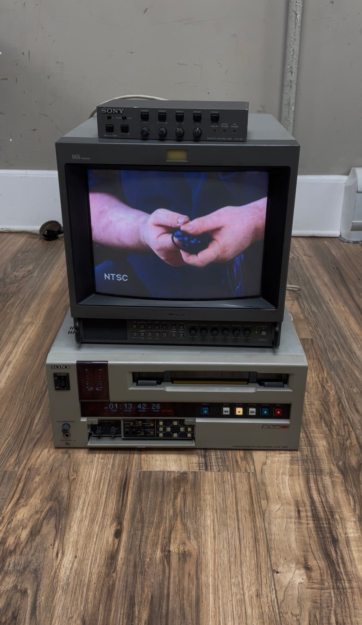 Sony UVW-1800 | Betacam SP VideoCassette Recorder w/ Sony UVR-60 Remote Control Unit