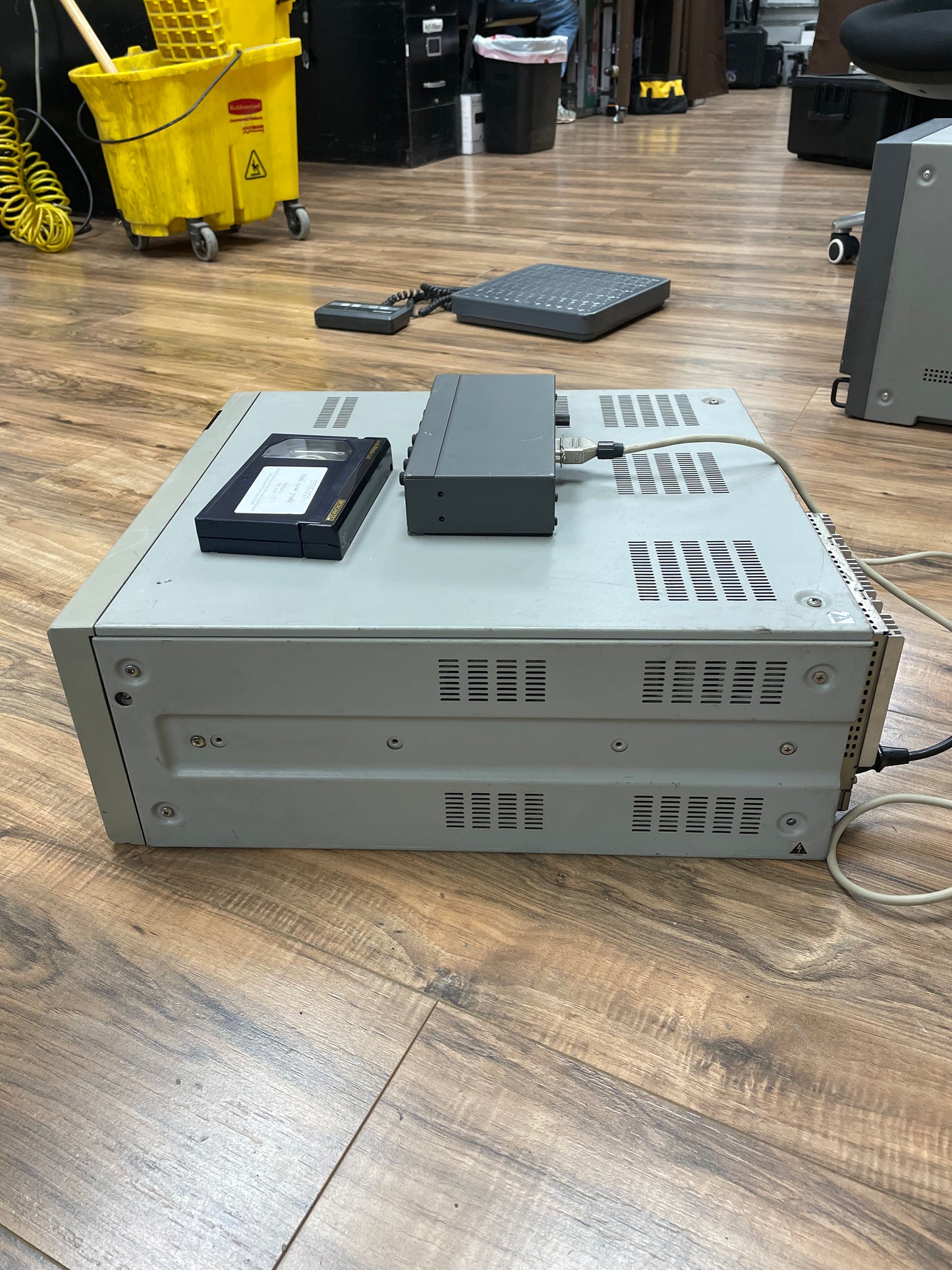 Sony UVW-1800 | Betacam SP VideoCassette Recorder w/ Sony UVR-60 Remote Control Unit