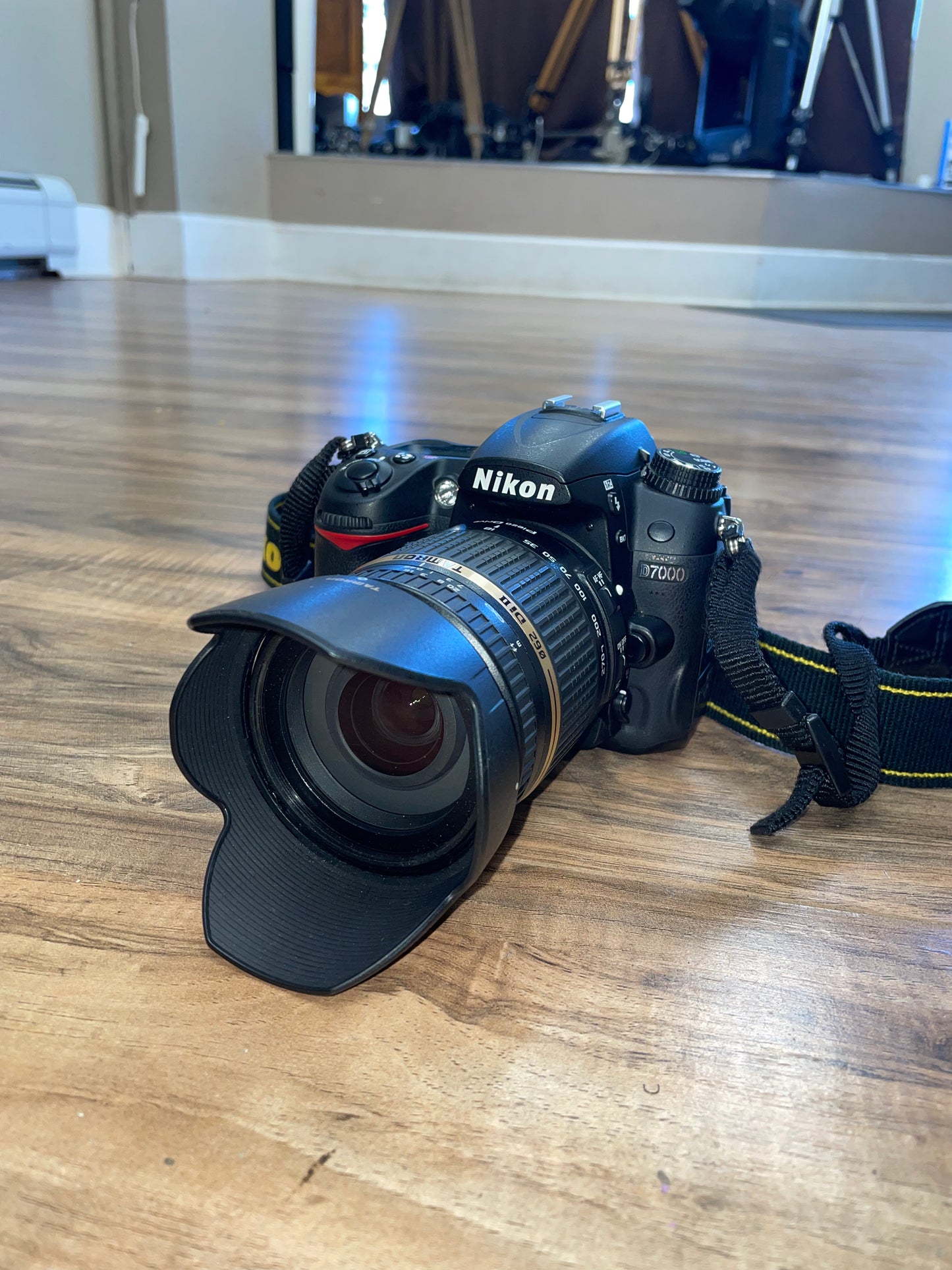 Nikon D7000 16.2MP w/ Tamron AF 18-270mm f3.5-6.3 Lens & Bag