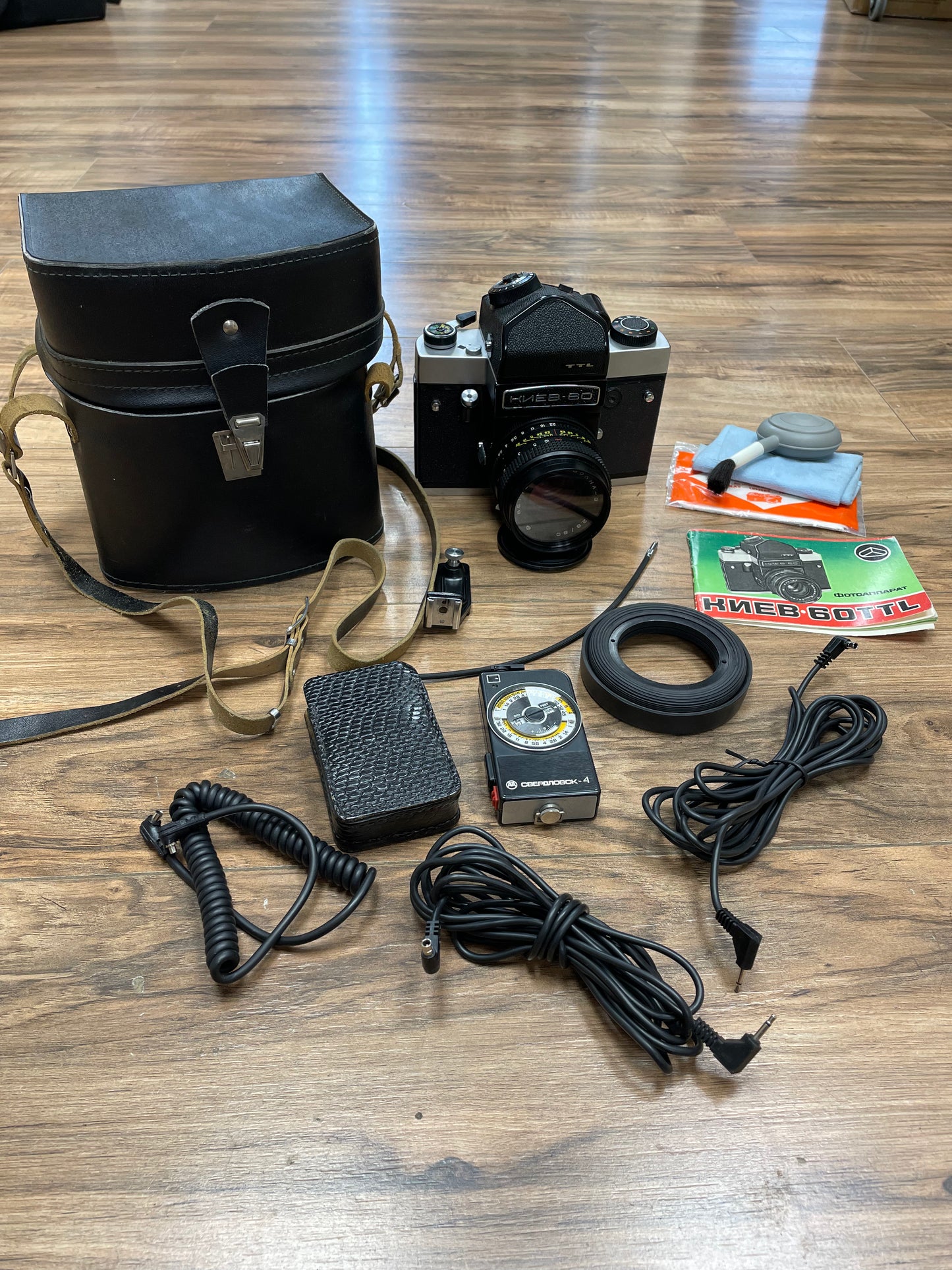 Kiev-60 + MC Volna-3 80mm f2.8 Medium Format Camera + TTL Prism Finder + Leather Carrying Bag + Accessories