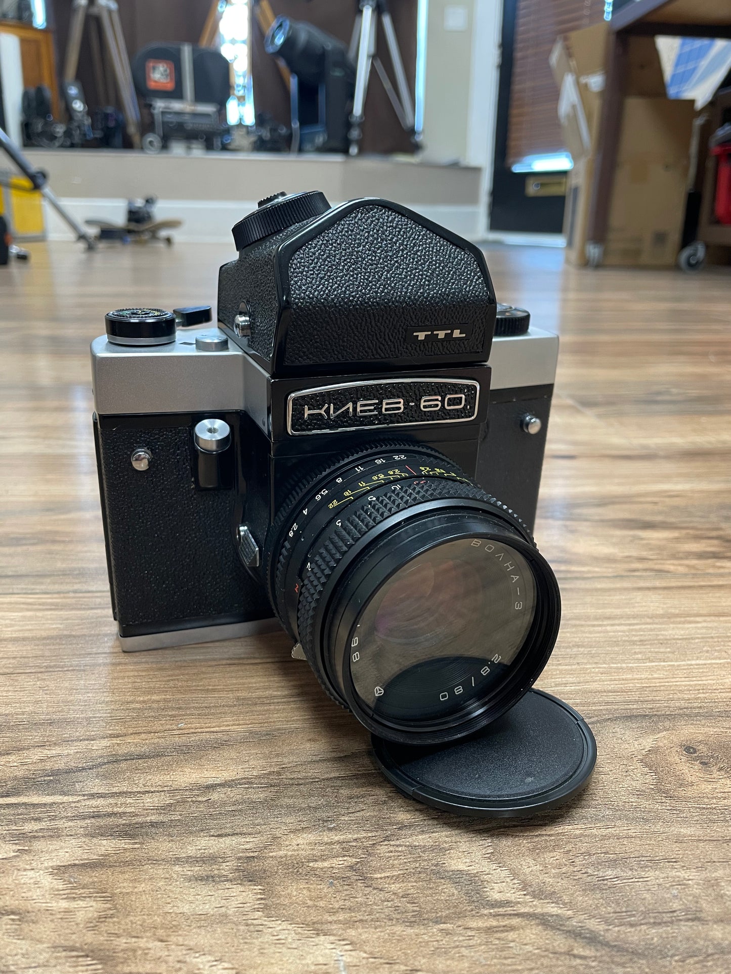 Kiev-60 + MC Volna-3 80mm f2.8 Medium Format Camera + TTL Prism Finder + Leather Carrying Bag + Accessories