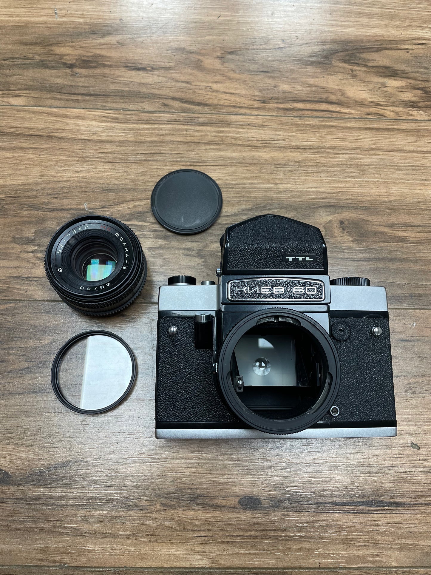 Kiev-60 + MC Volna-3 80mm f2.8 Medium Format Camera + TTL Prism Finder + Leather Carrying Bag + Accessories