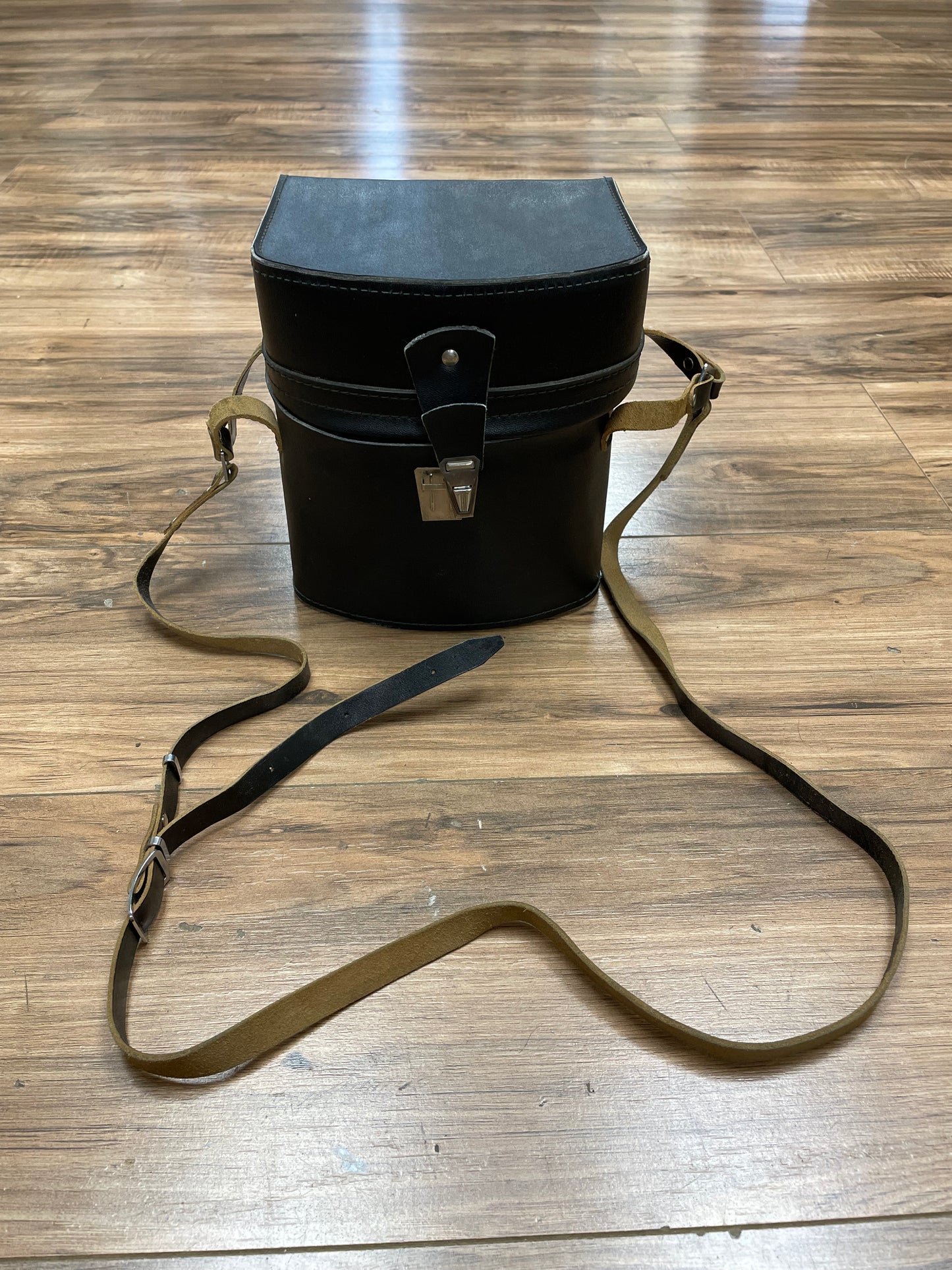 Kiev-60 + MC Volna-3 80mm f2.8 Medium Format Camera + TTL Prism Finder + Leather Carrying Bag + Accessories