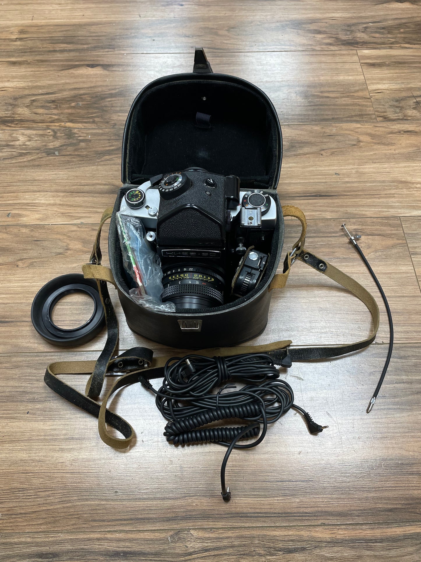 Kiev-60 + MC Volna-3 80mm f2.8 Medium Format Camera + TTL Prism Finder + Leather Carrying Bag + Accessories