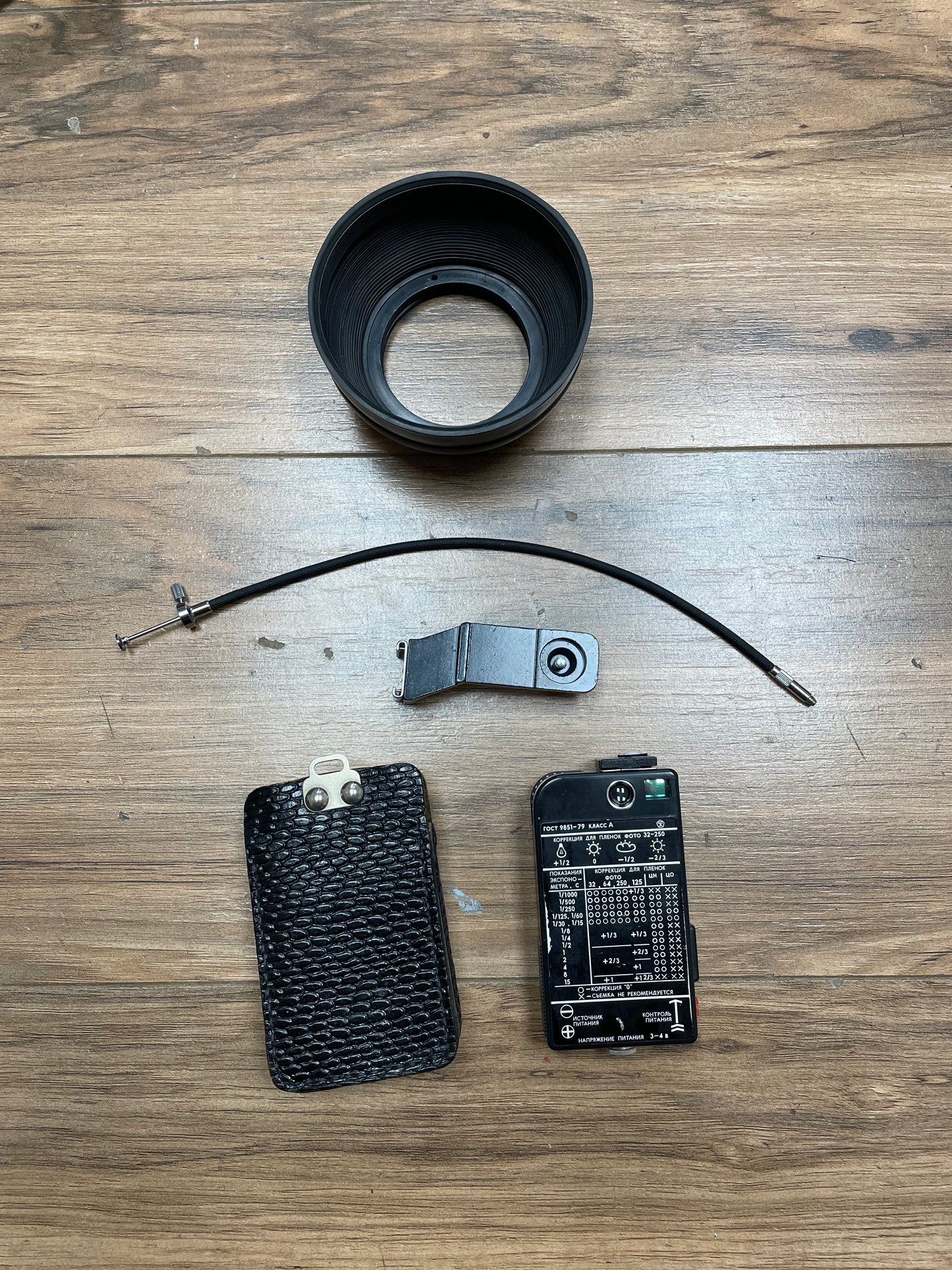 Kiev-60 + MC Volna-3 80mm f2.8 Medium Format Camera + TTL Prism Finder + Leather Carrying Bag + Accessories
