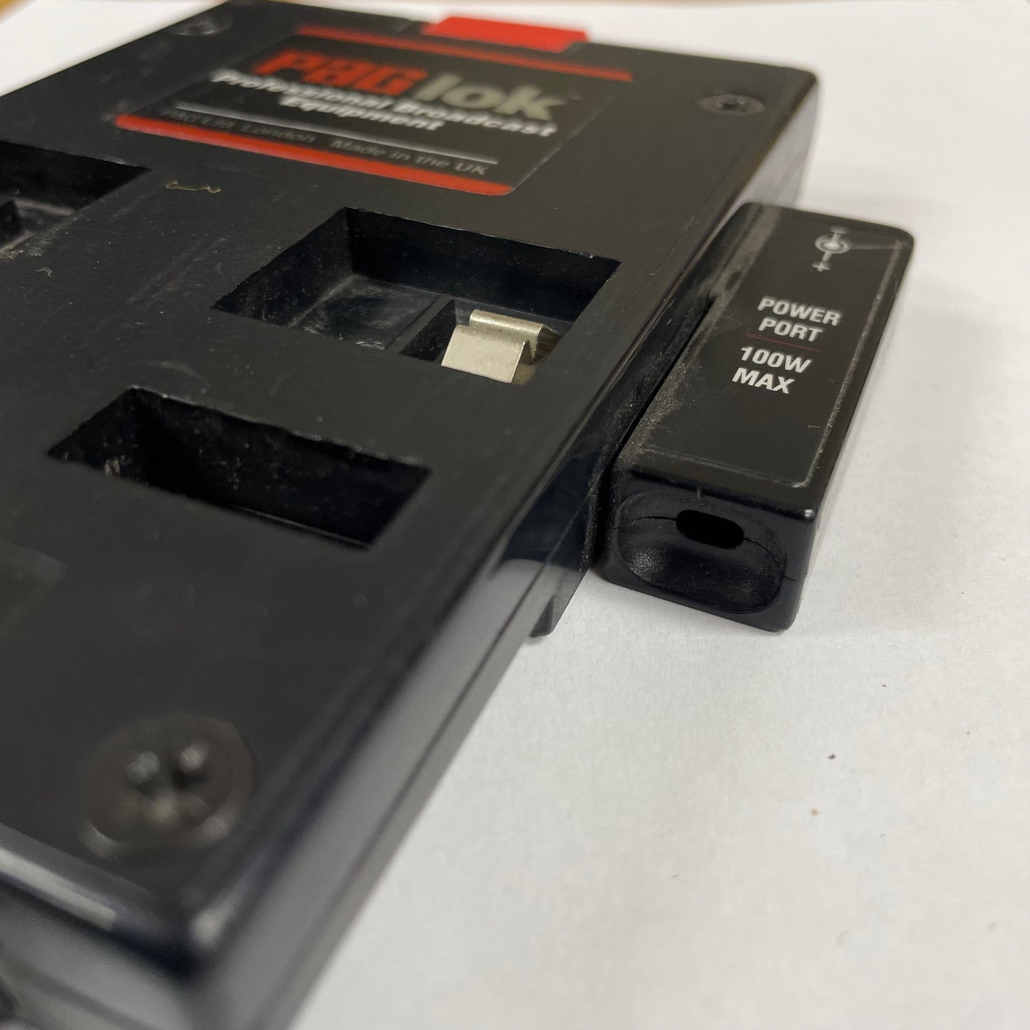 PAG 9522/58 V-Mount to Paglok Adapter