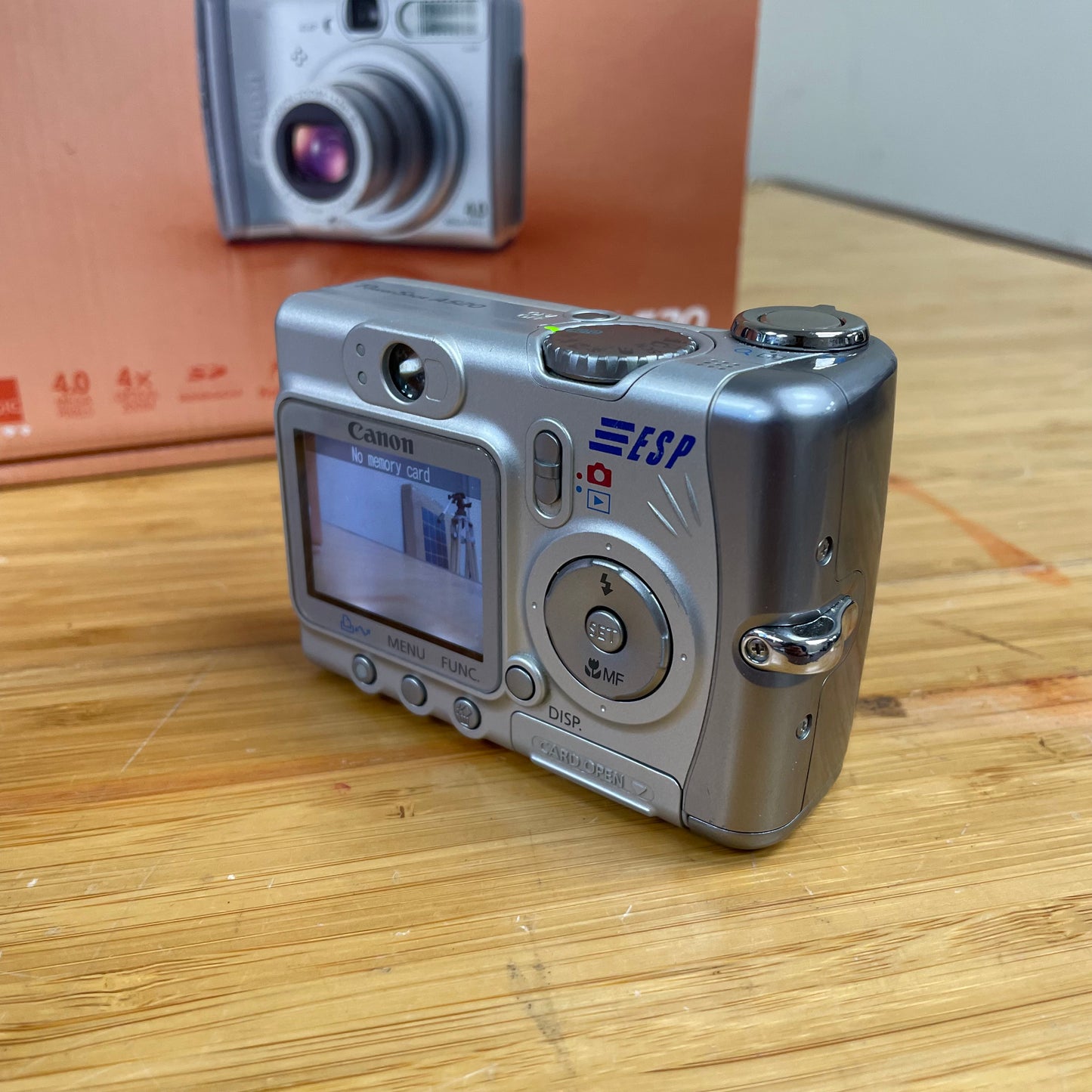 Canon Powershot A520 4x Zoom - Digital Camera - Point & Shoot w/ Case