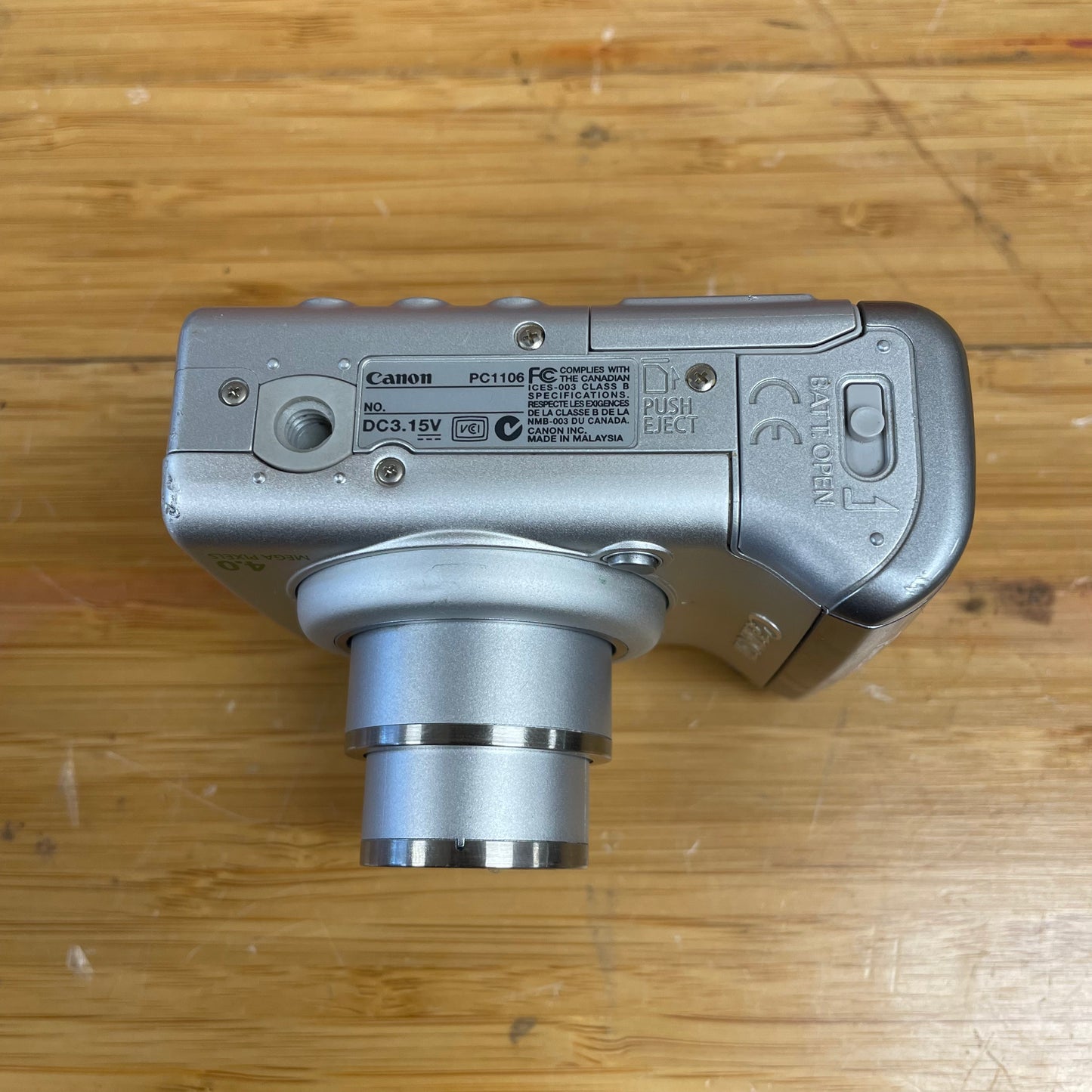 Canon Powershot A520 4x Zoom - Digital Camera - Point & Shoot w/ Case