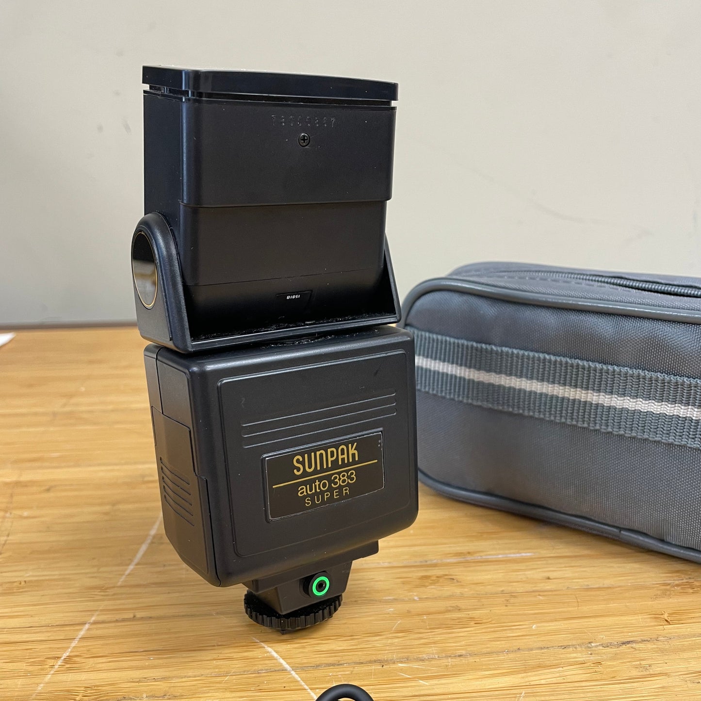 Sunpak Auto 383 Super Thyristor Camera Flash w/ Carrying Bag & Sync Cable