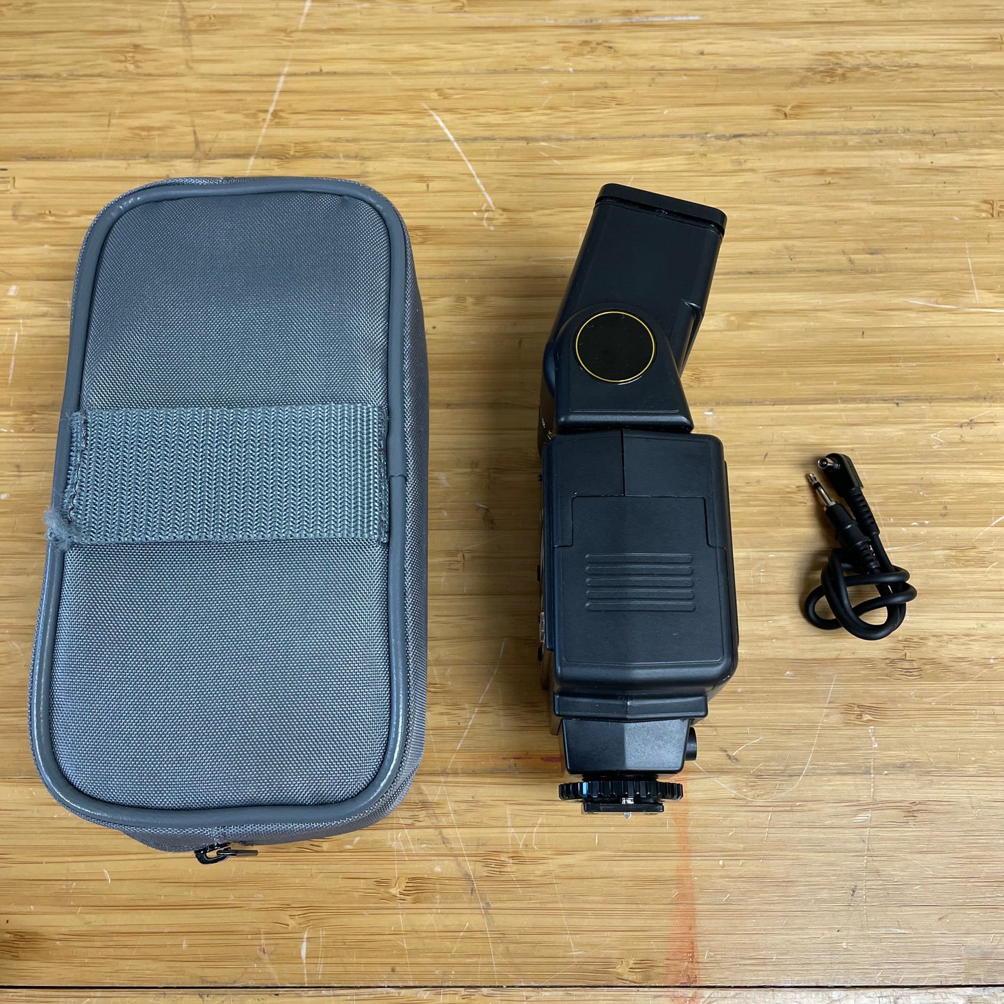 Sunpak Auto 383 Super Thyristor Camera Flash w/ Carrying Bag & Sync Cable