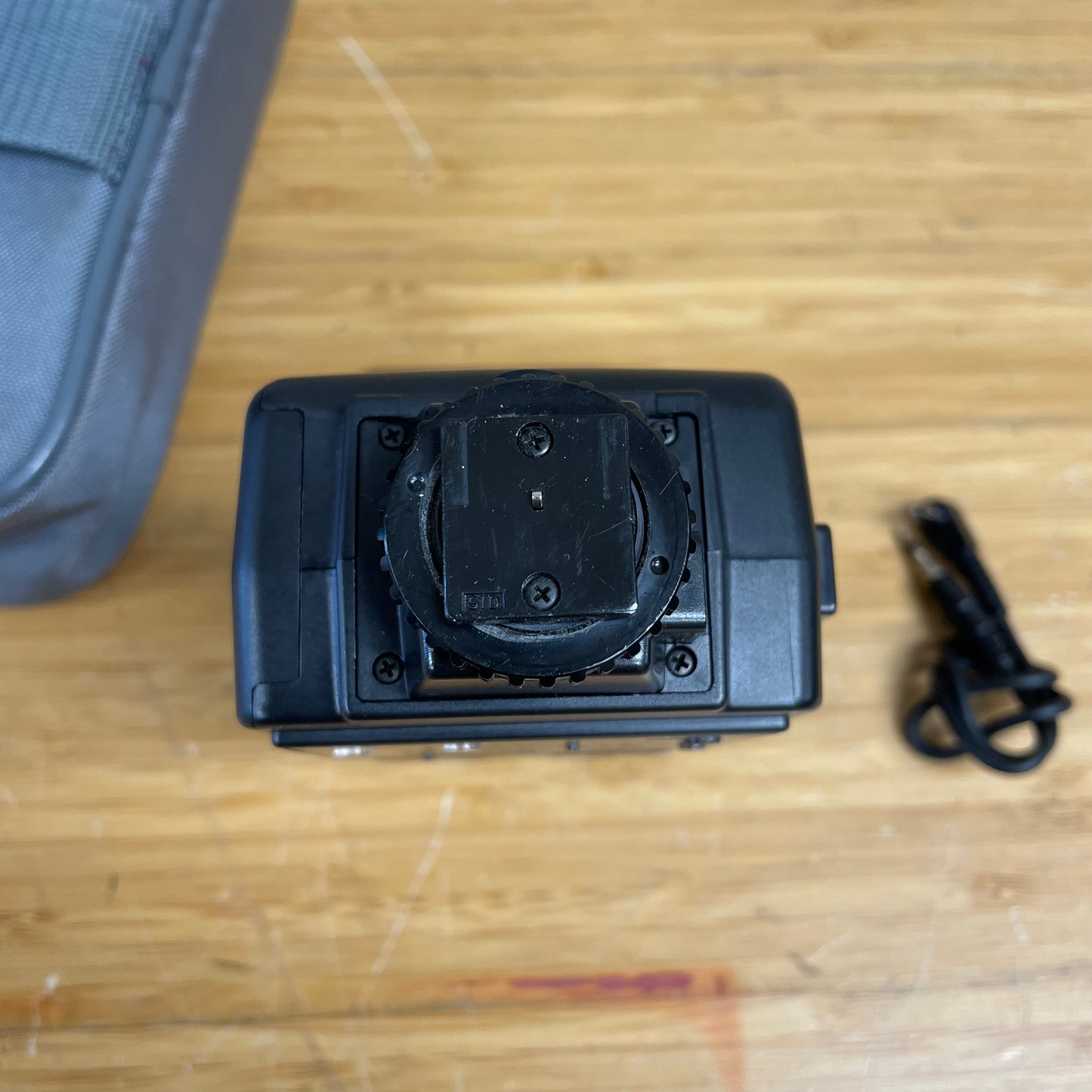 Sunpak Auto 383 Super Thyristor Camera Flash w/ Carrying Bag & Sync Cable