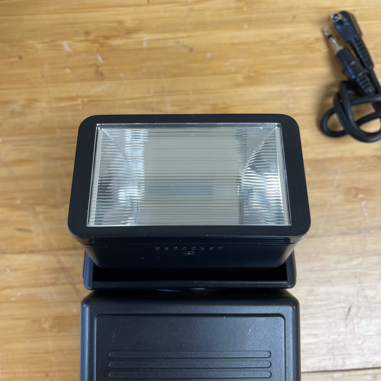 Sunpak Auto 383 Super Thyristor Camera Flash w/ Carrying Bag & Sync Cable