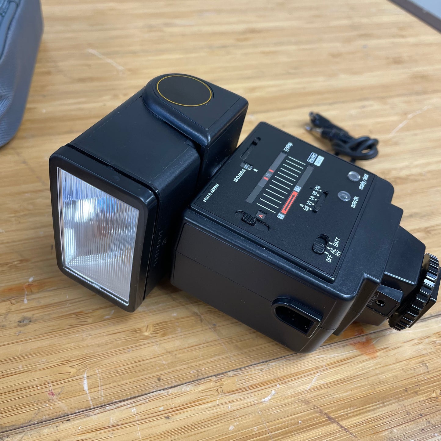 Sunpak Auto 383 Super Thyristor Camera Flash w/ Carrying Bag & Sync Cable