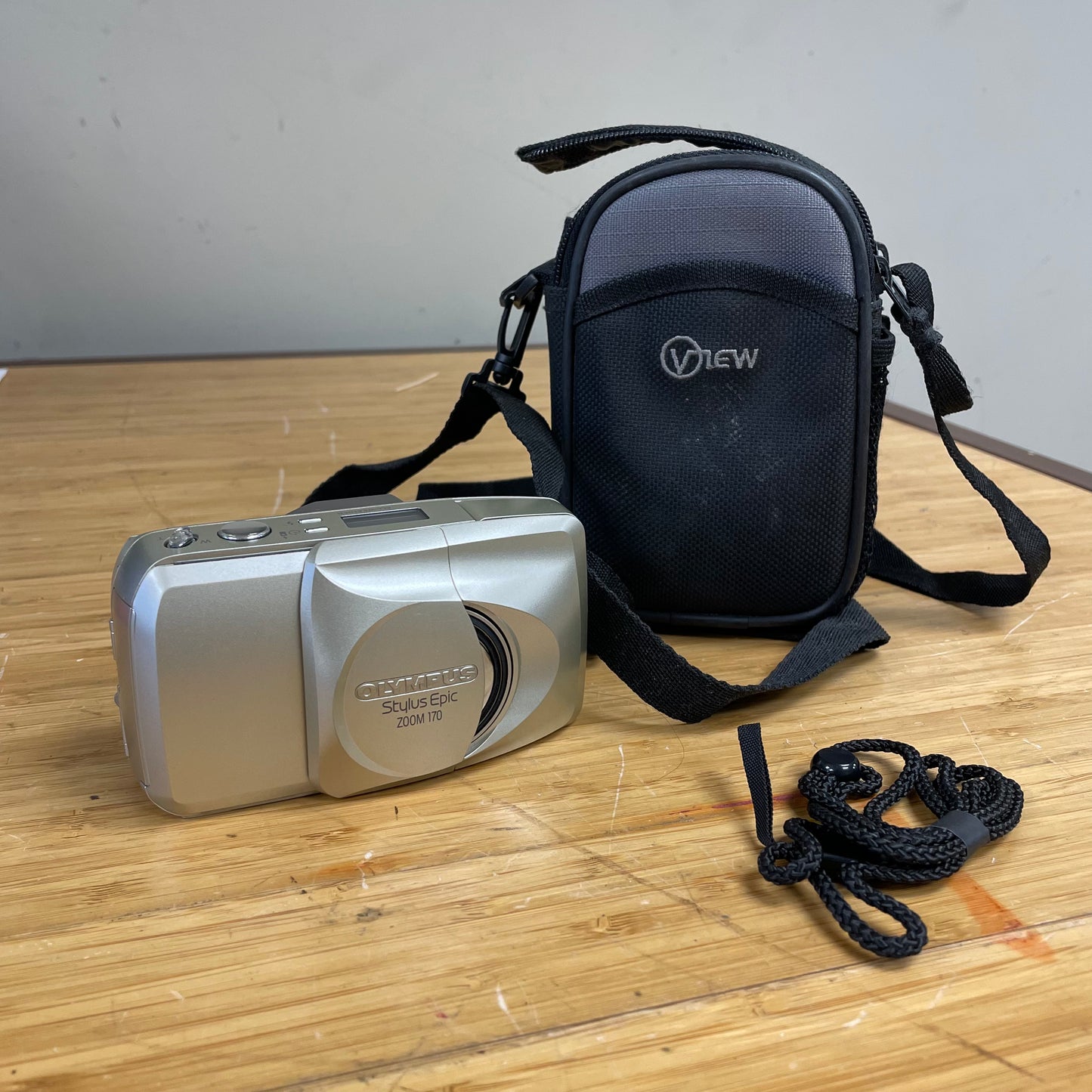 Olympus Stylus Epic Zoom 170 35mm All Weather Point & Shoot Camera w/ Case S# 4201525