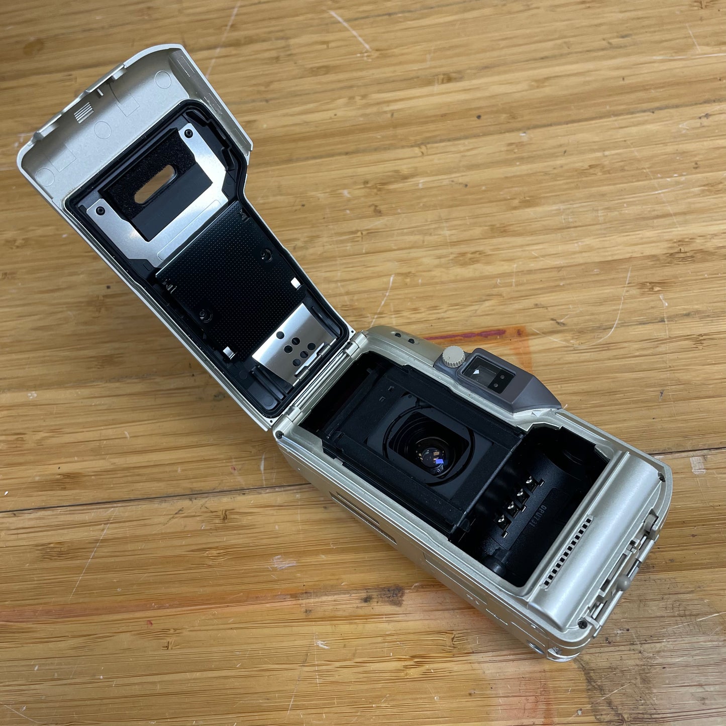 Olympus Stylus Epic Zoom 170 35mm All Weather Point & Shoot Camera w/ Case S# 4201525