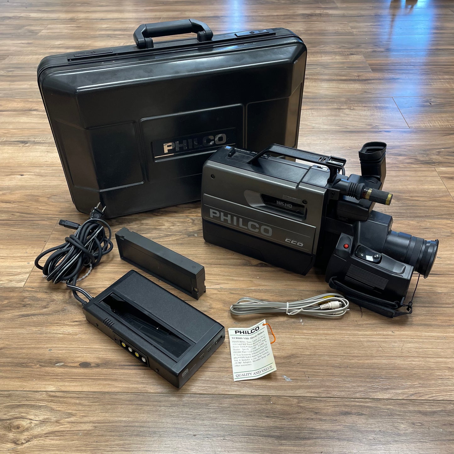 Philco VCR809AV01 VHS High Shutter CCD Analog Movie Camcorder S# 62067301 w/ Case