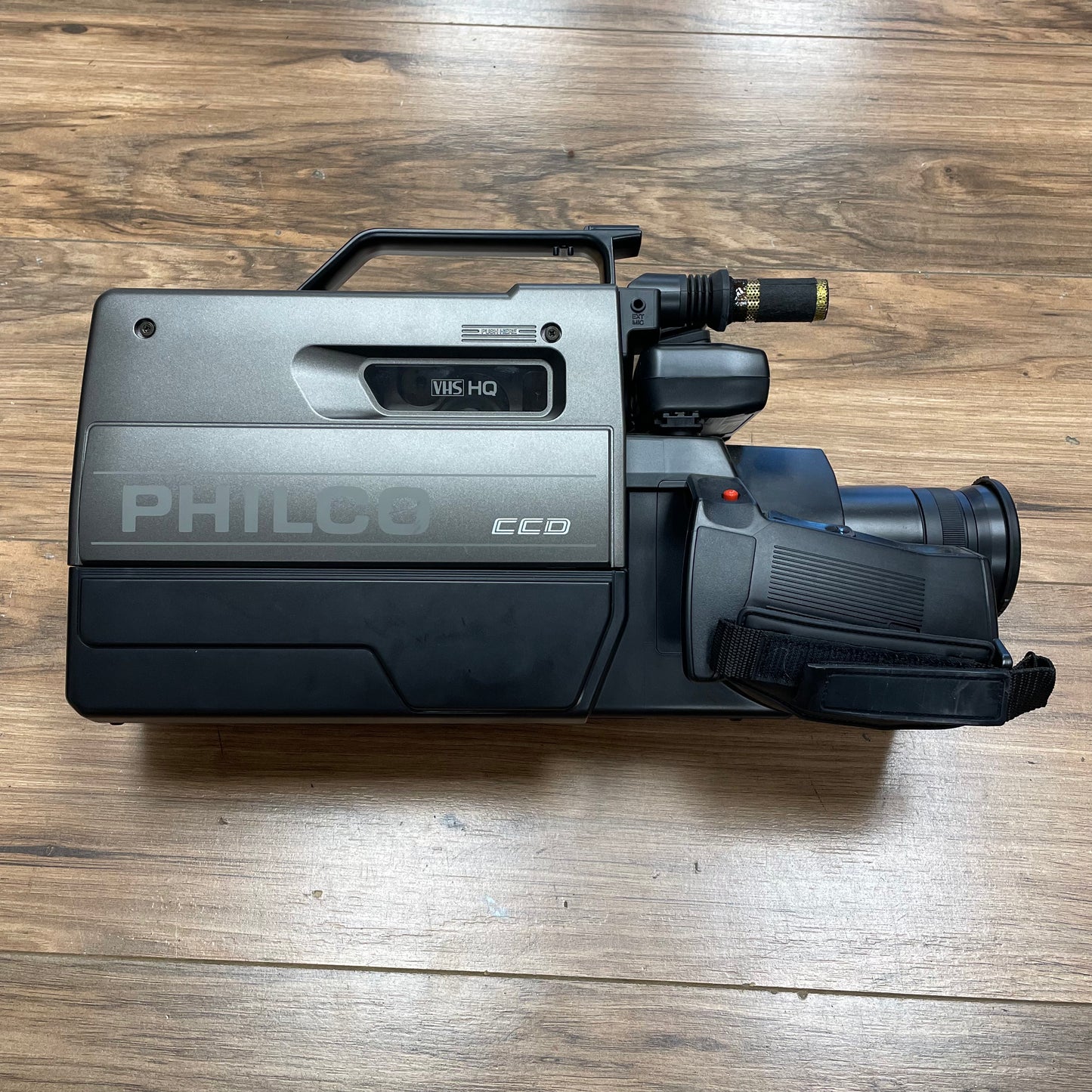 Philco VCR809AV01 VHS High Shutter CCD Analog Movie Camcorder S# 62067301 w/ Case