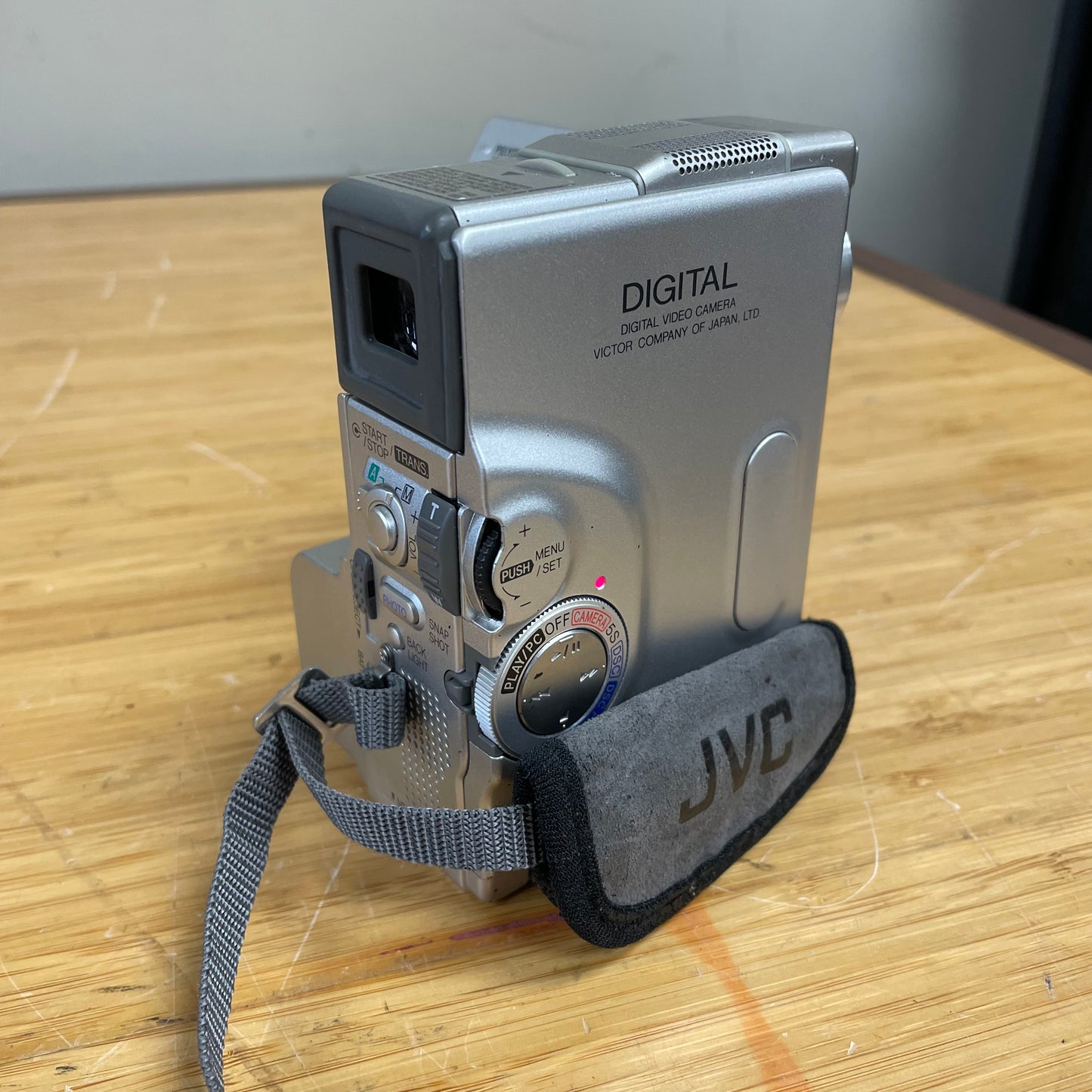 JVC GR-DVM70 Digital CyberCam Mini DV Camcorder w/ Docking Station, Batteries, Tapes & More!