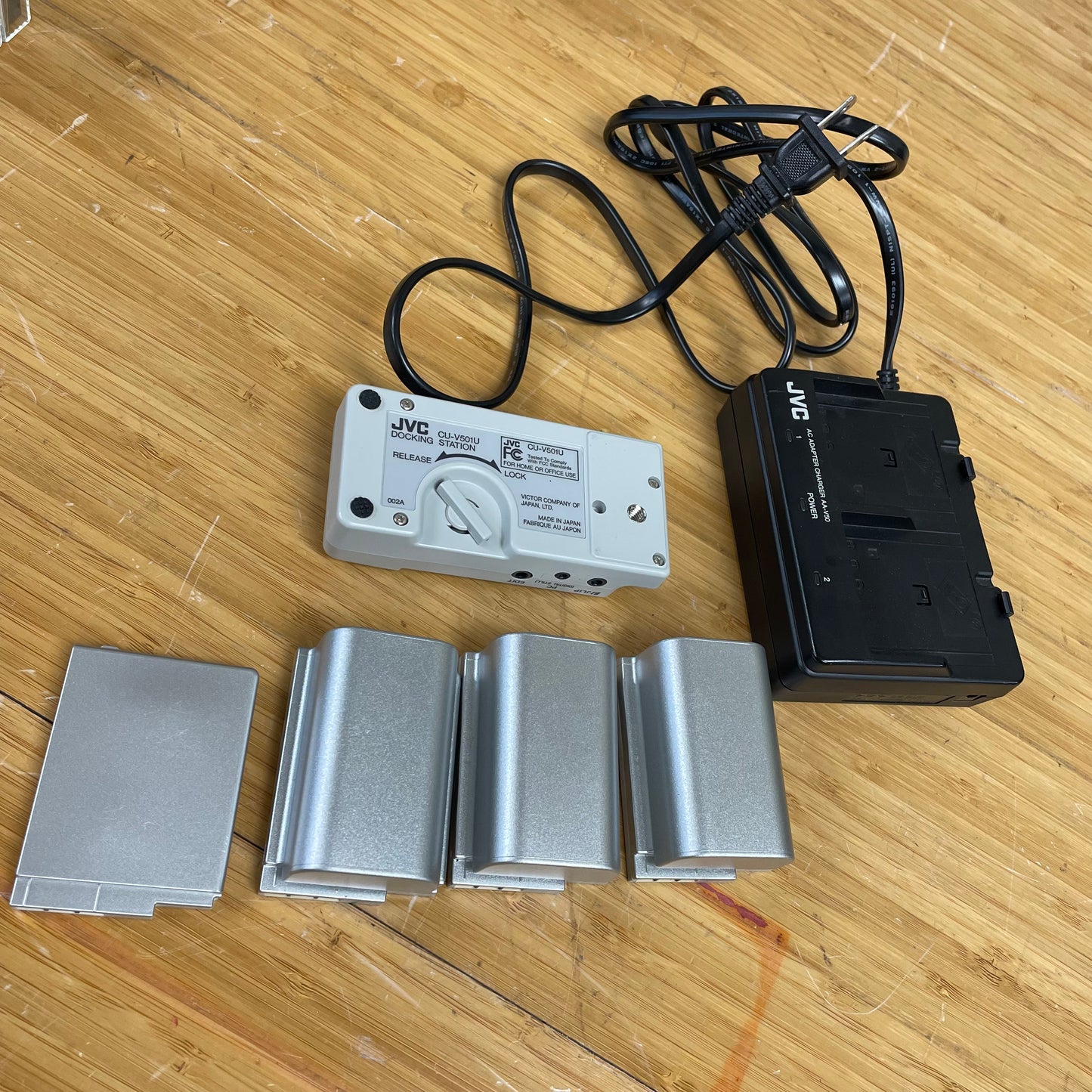 JVC GR-DVM70 Digital CyberCam Mini DV Camcorder w/ Docking Station, Batteries, Tapes & More!