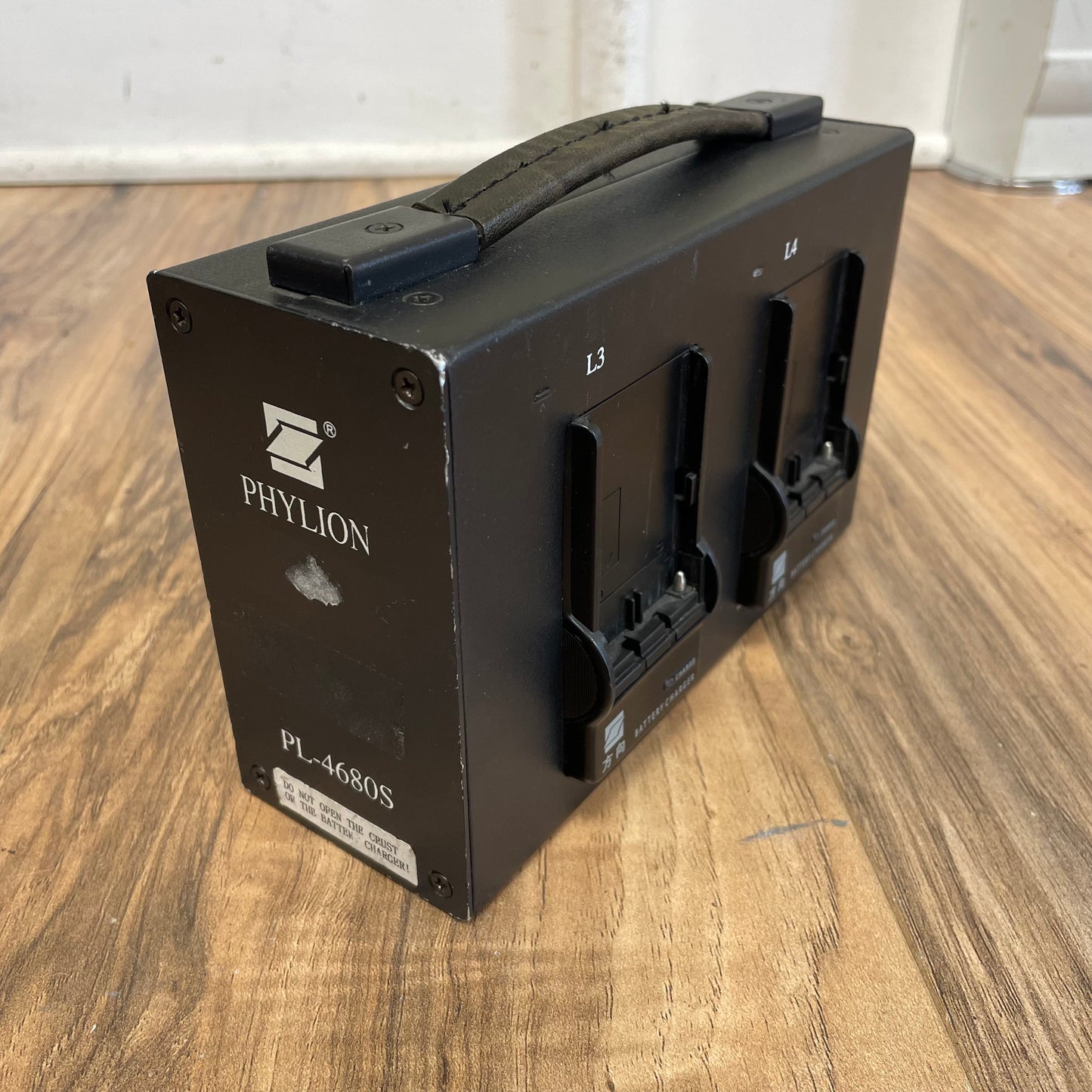 Phylion PL-4680S Quad Charger for Sony L-Series/NP-F Batteries - S# 686291