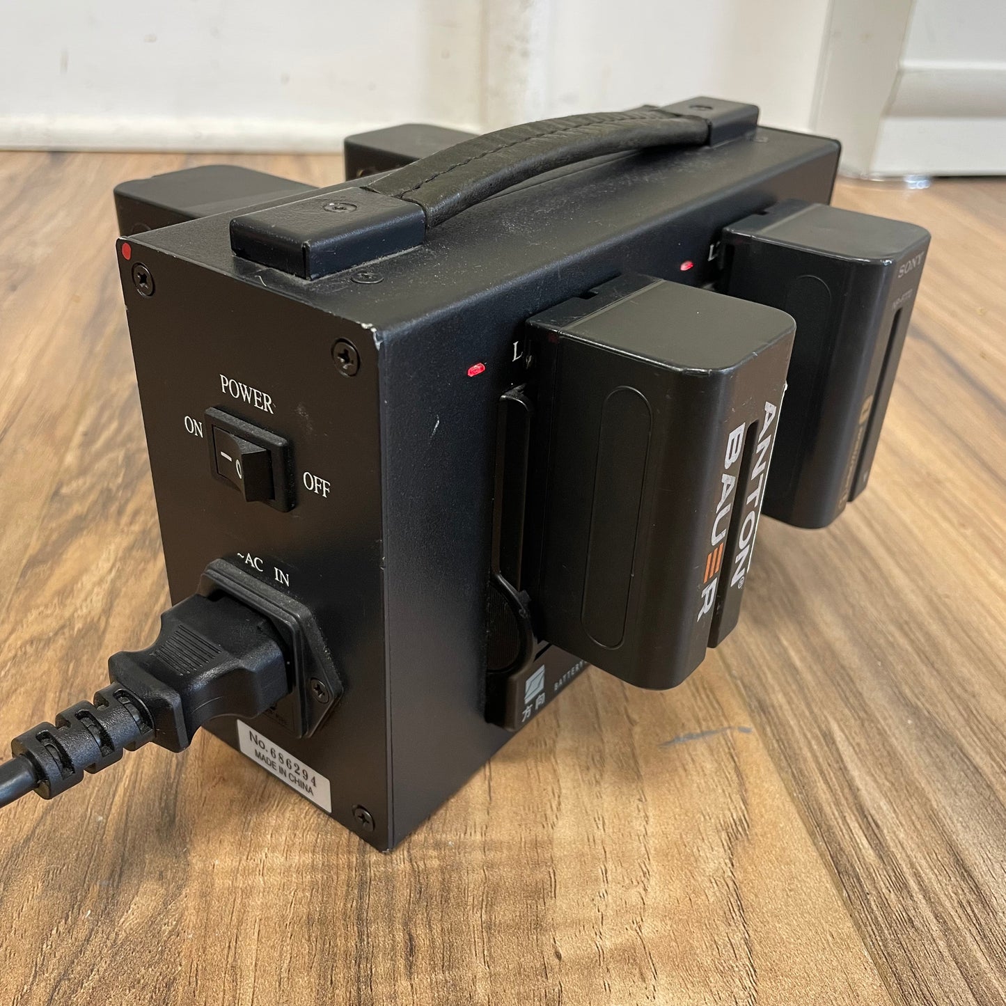 Phylion PL-4680S Quad Charger for Sony L-Series/NP-F Batteries - S# 686294