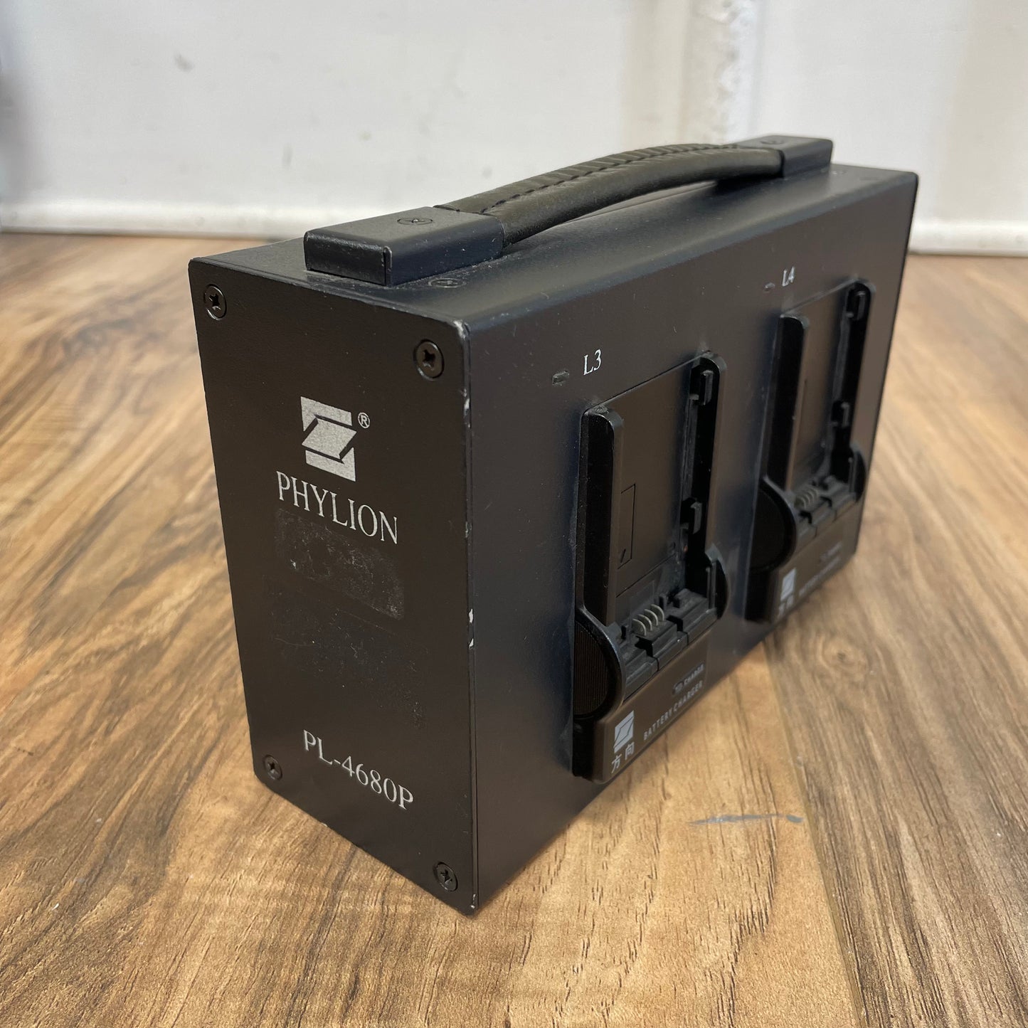 Phylion PL-4680P Quad Charger for Panasonic D54 DV Batteries - S# 065706