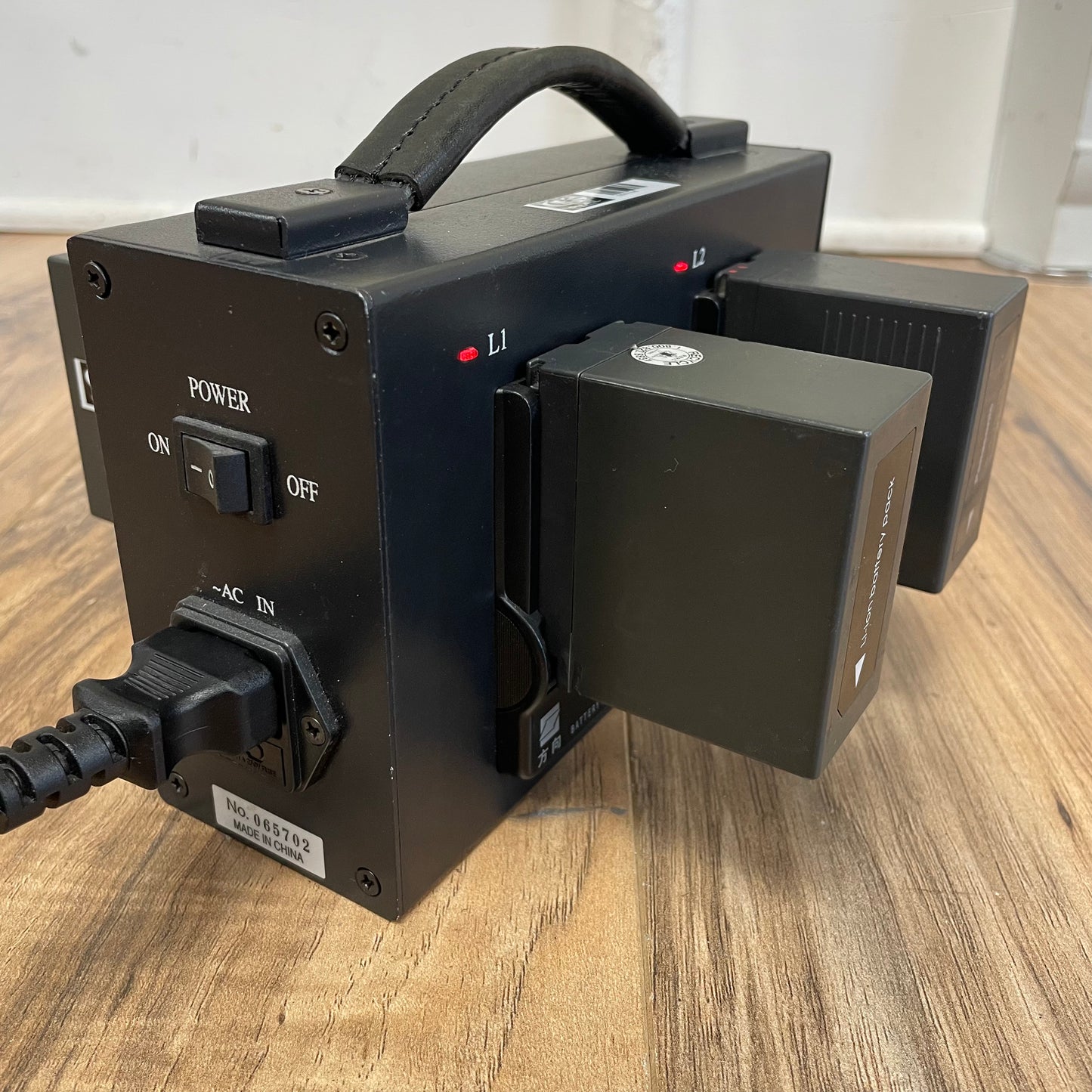 Phylion PL-4680P Quad Charger for Panasonic D54 DV Batteries - S# 065702
